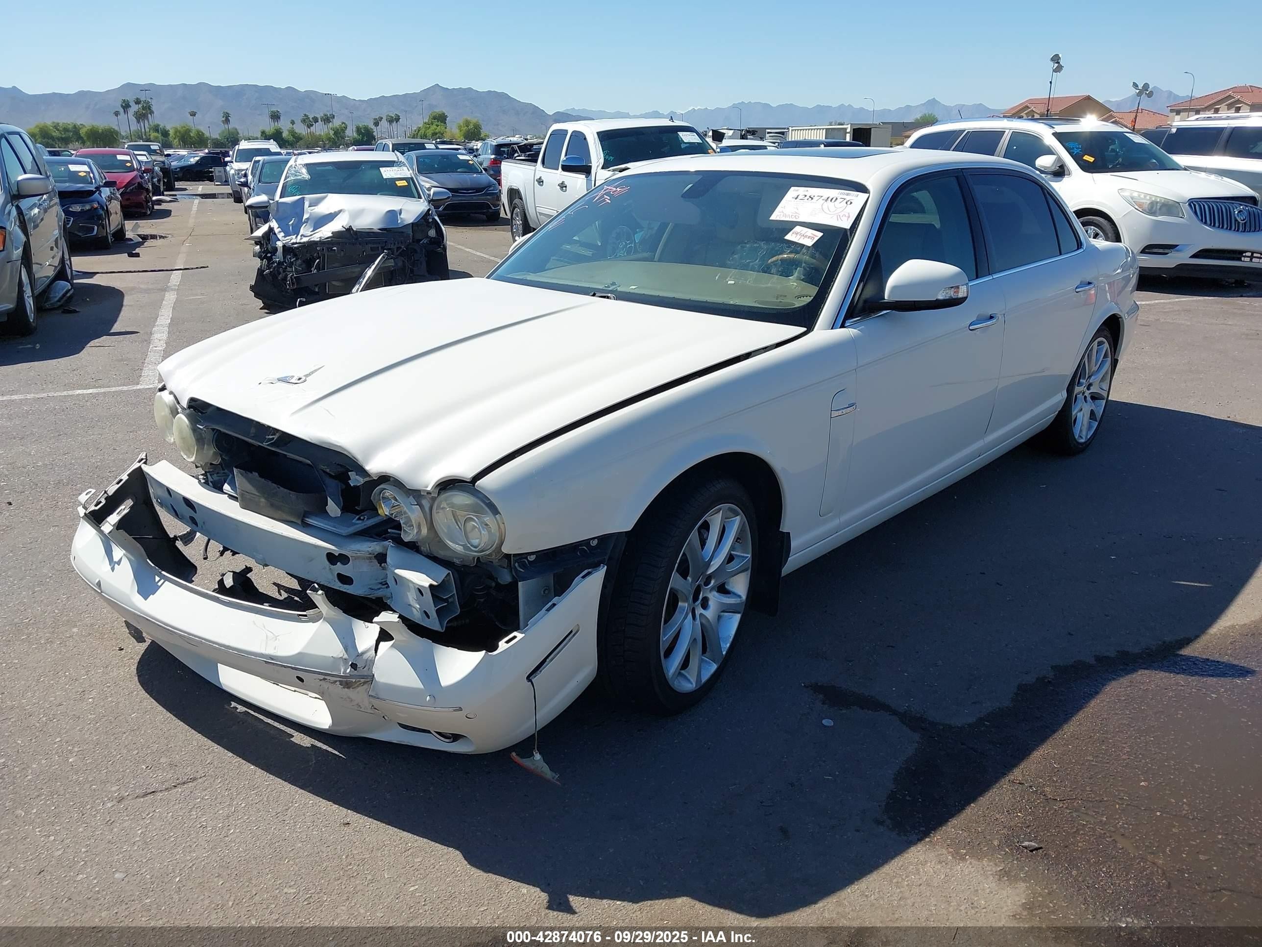 2008 Jaguar Xj Xj8 L White vin: SAJWA79B48SH20684