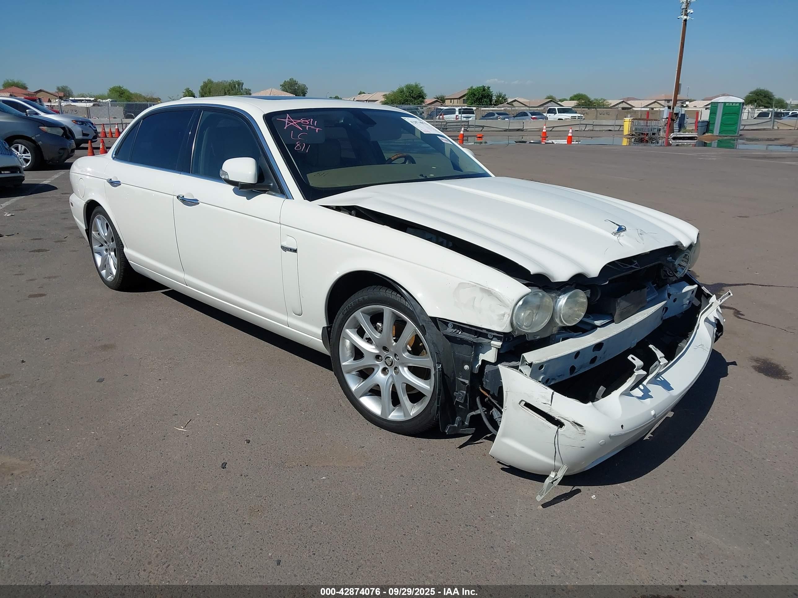 2008 Jaguar Xj Xj8 L White vin: SAJWA79B48SH20684