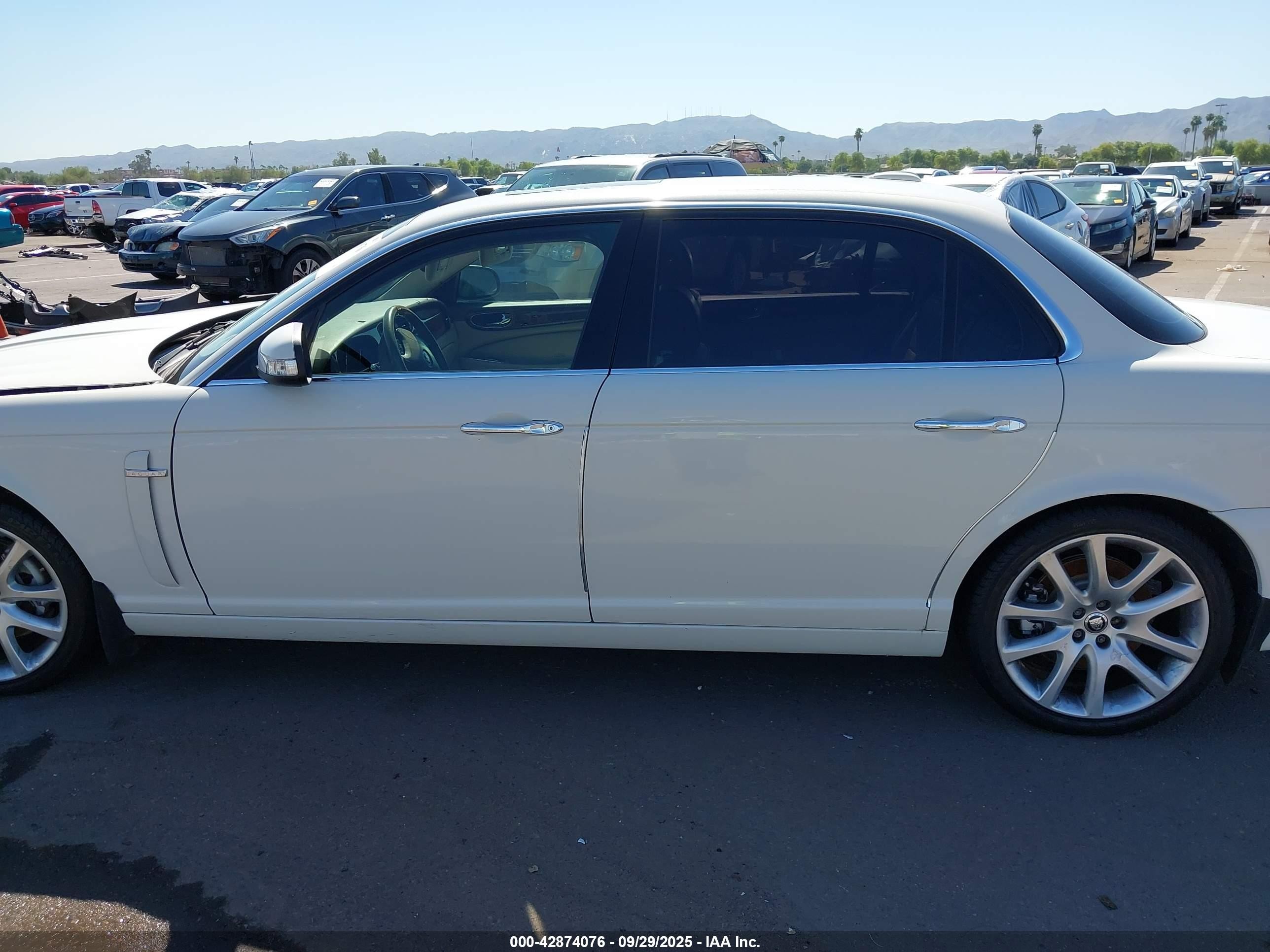 2008 Jaguar Xj Xj8 L White vin: SAJWA79B48SH20684