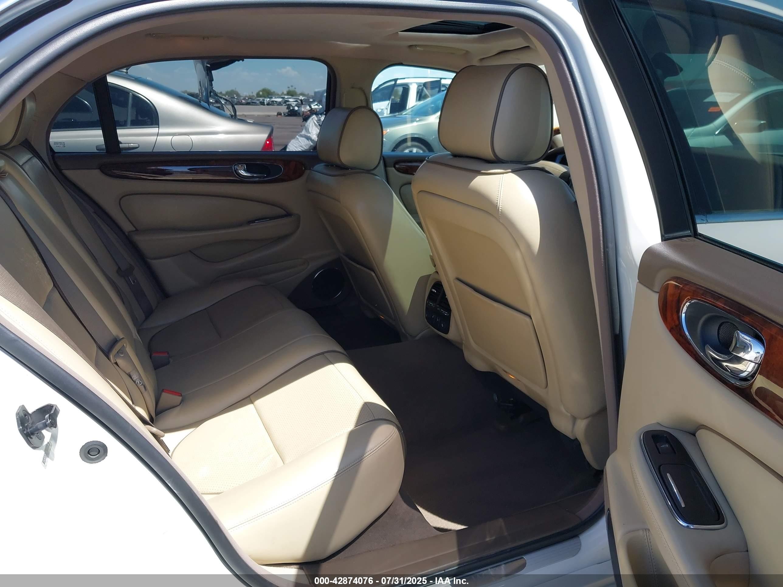 2008 Jaguar Xj Xj8 L White vin: SAJWA79B48SH20684