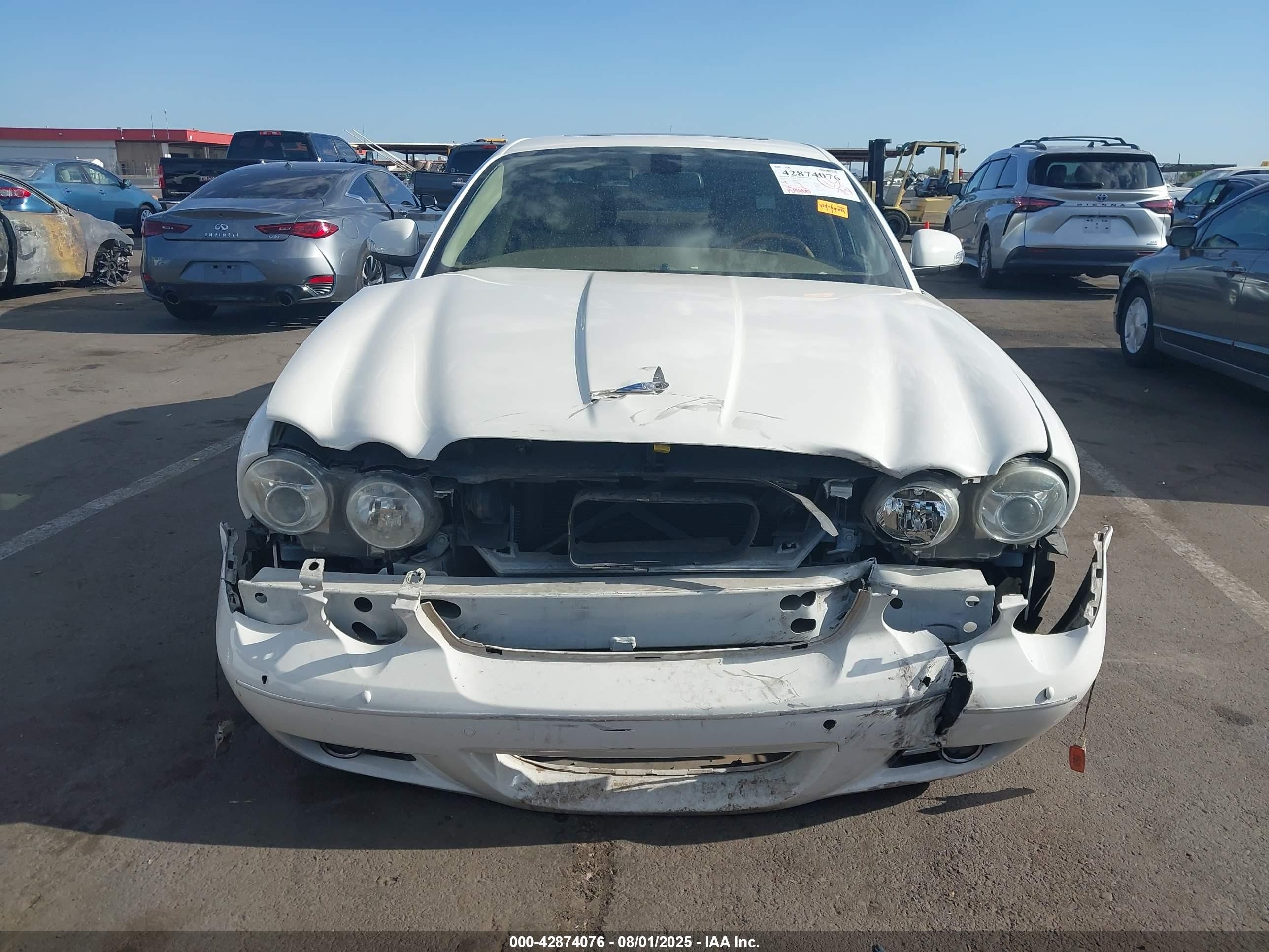 2008 Jaguar Xj Xj8 L White vin: SAJWA79B48SH20684