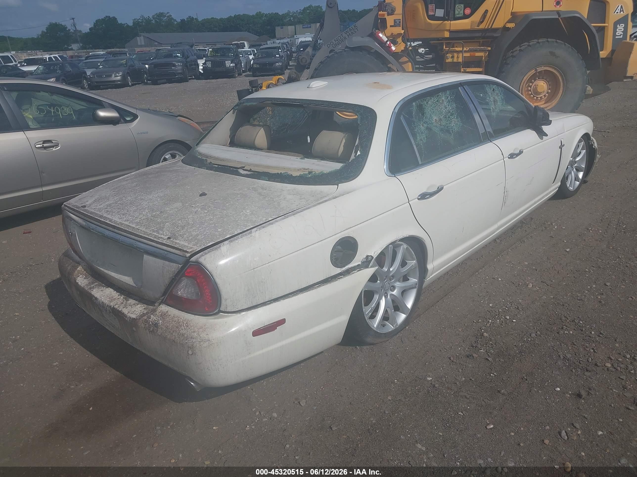2008 Jaguar Xj Xj8 L White vin: SAJWA79B68SH23716