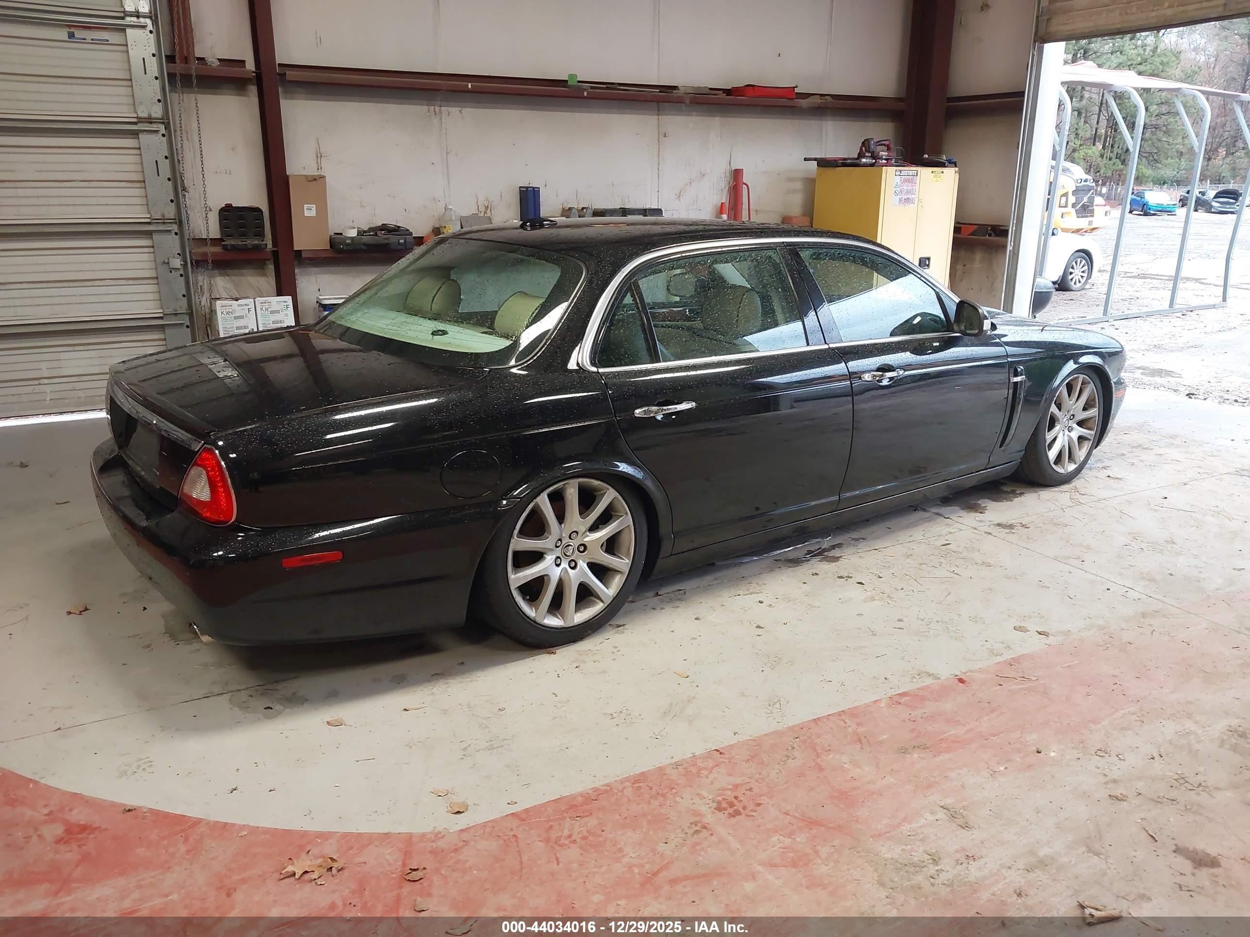 2009 Jaguar Xj Xj8 L Черный vin: SAJWA79B79SH31633