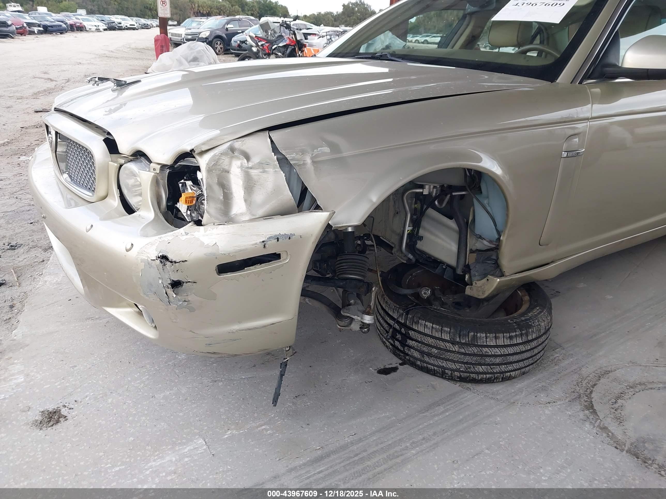 2008 Jaguar Xj Xj8 L Gold vin: SAJWA79BX8SH20804