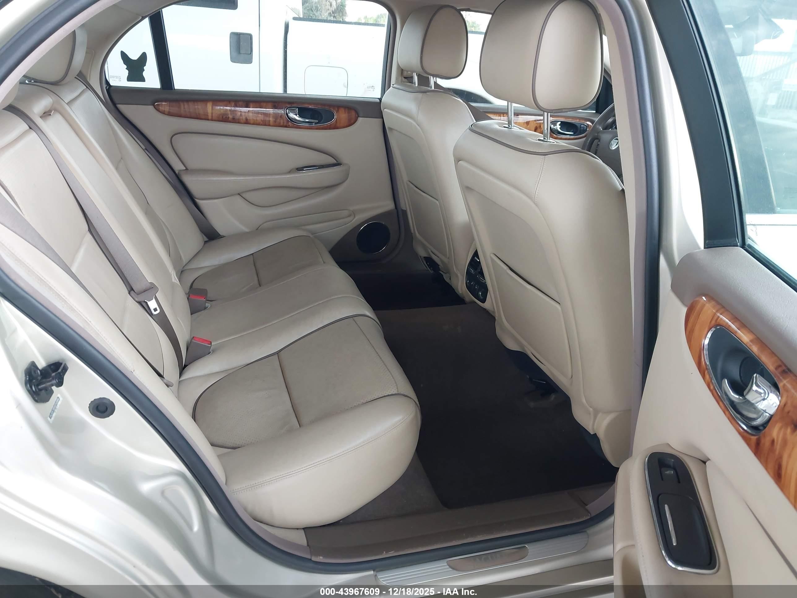 2008 Jaguar Xj Xj8 L Gold vin: SAJWA79BX8SH20804