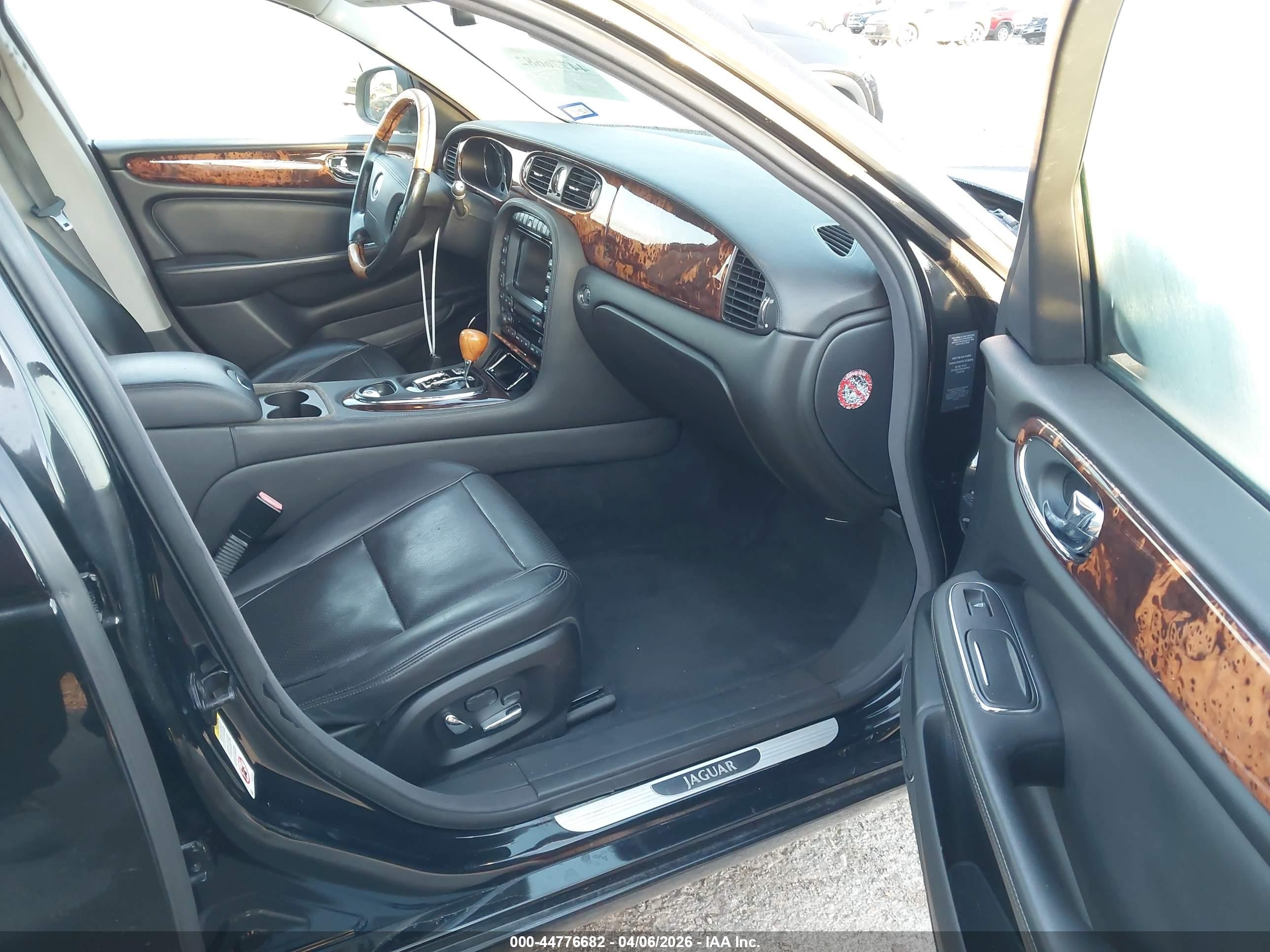 2009 Jaguar Xj Xj8 L Черный vin: SAJWA79BX9SH30606