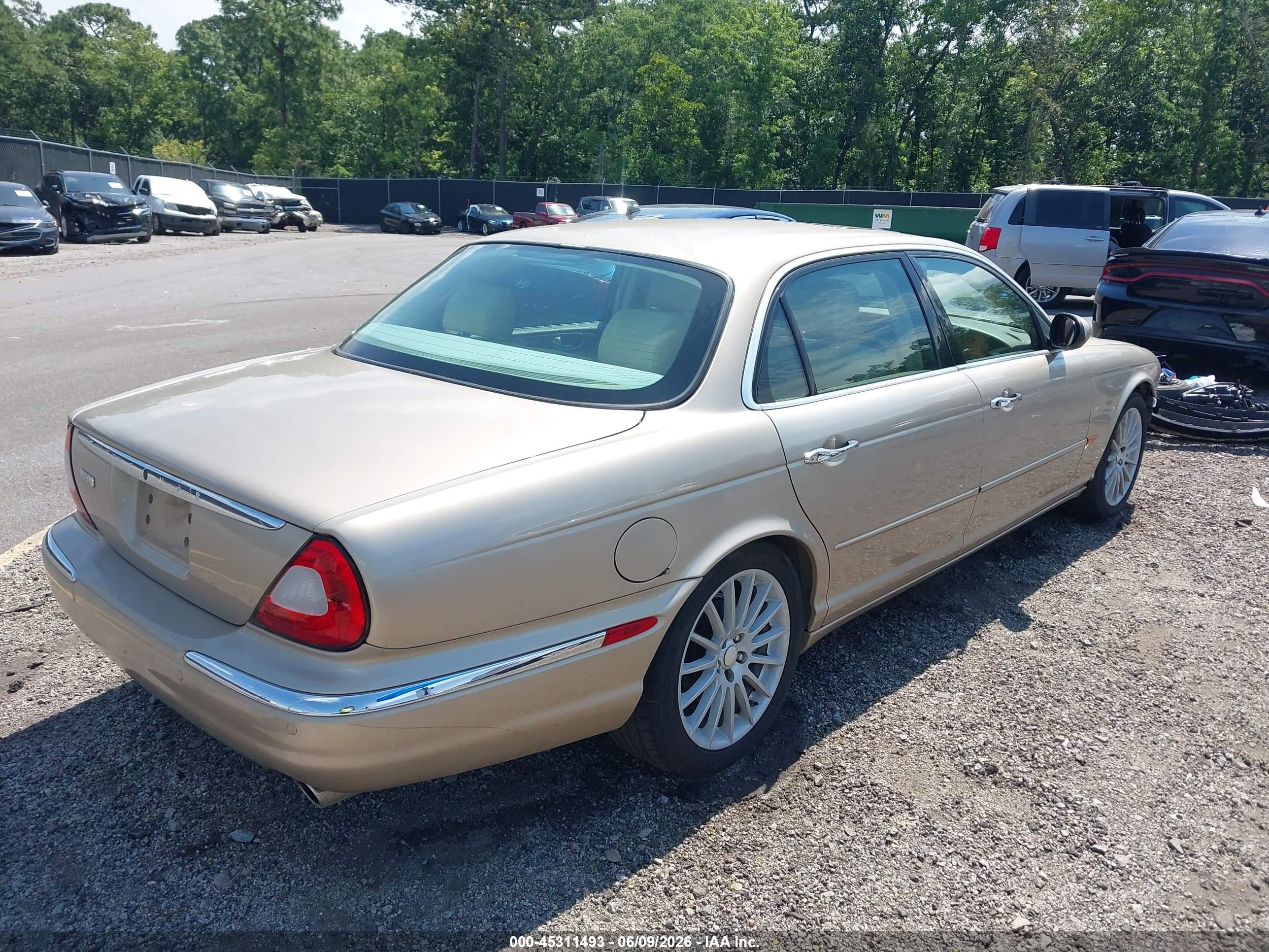 2005 Jaguar Xj Xj8 L Коричневый vin: SAJWA79CX5SG37491