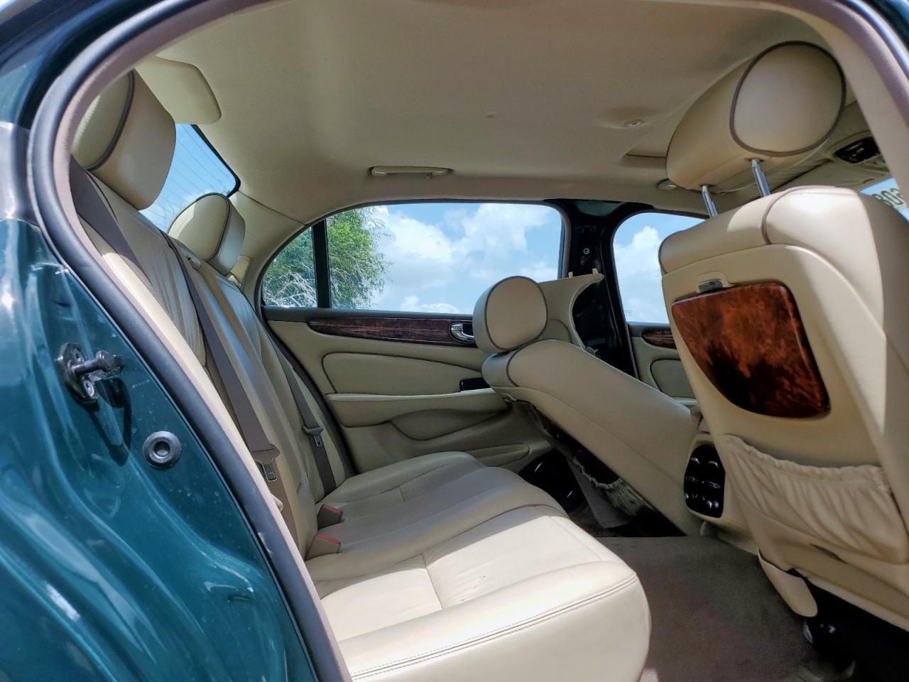 2006 Jaguar Vandenplas    Green vin: SAJWA82B16SH06514