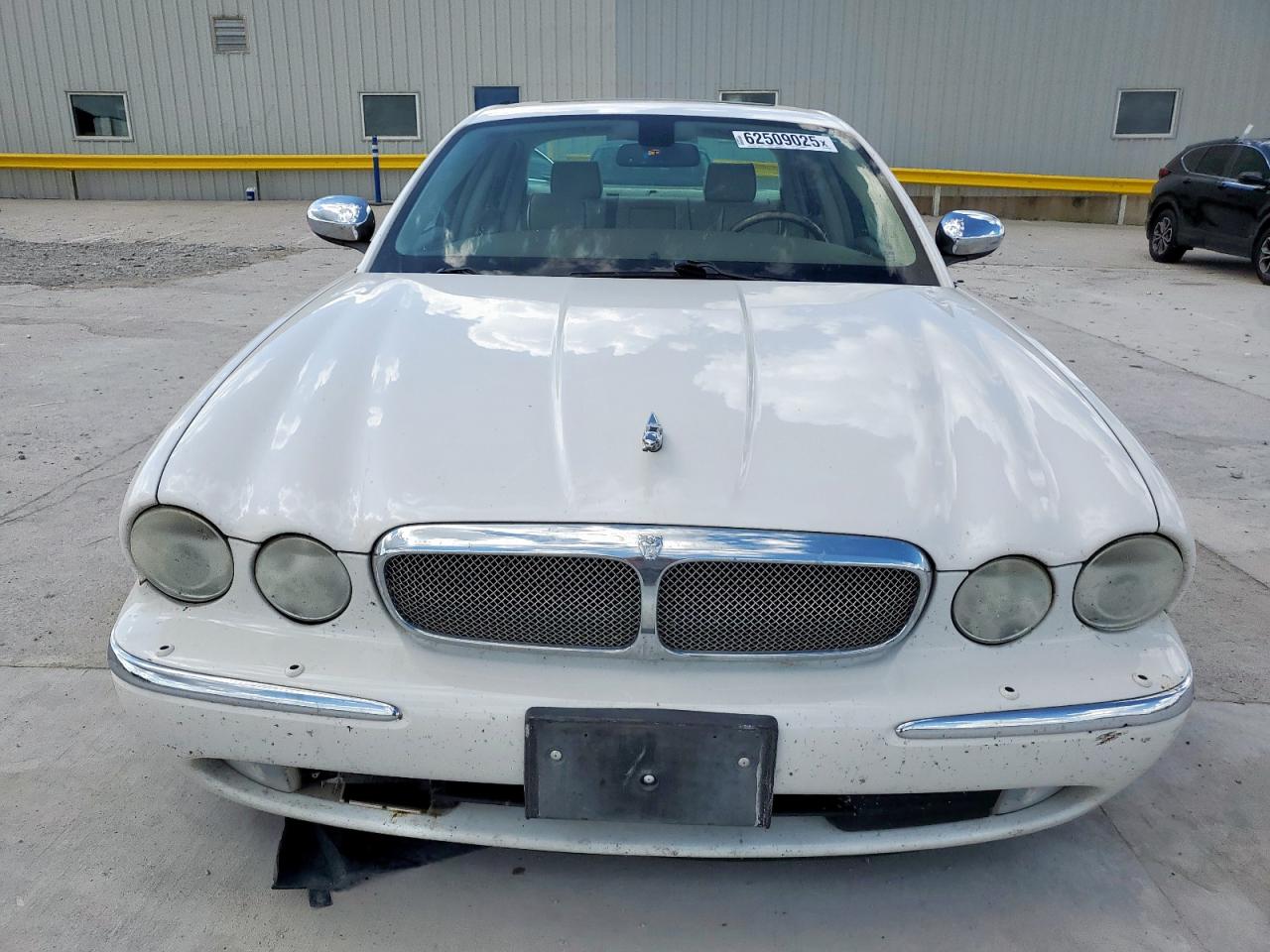 2006 Jaguar Vandenplas    White vin: SAJWA82B16SH06996