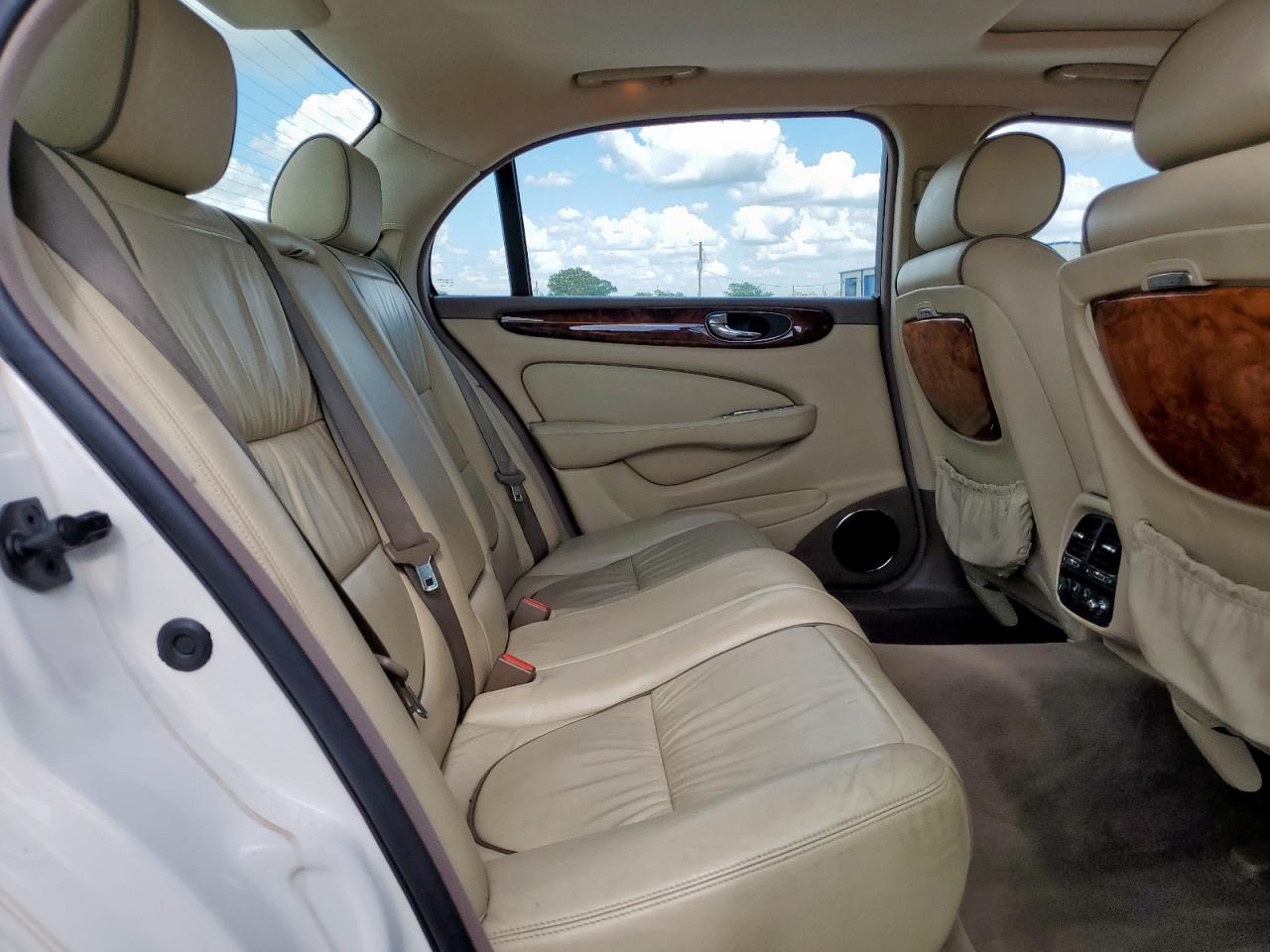 2006 Jaguar Vandenplas    White vin: SAJWA82B16SH06996