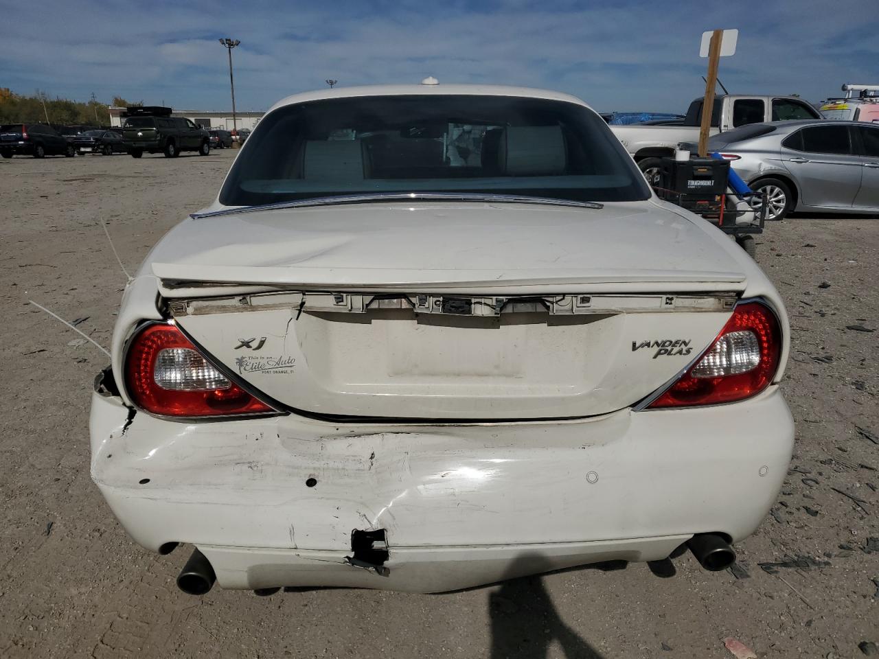 2008 Jaguar Xj Vanden Plas White vin: SAJWA82B18SH20934
