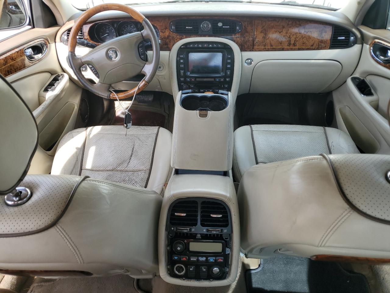 2008 Jaguar Xj Vanden Plas White vin: SAJWA82B18SH20934