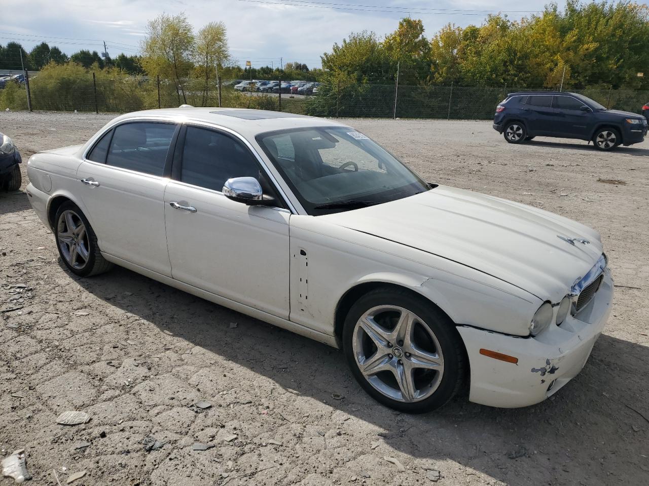2008 Jaguar Xj Vanden Plas White vin: SAJWA82B18SH20934
