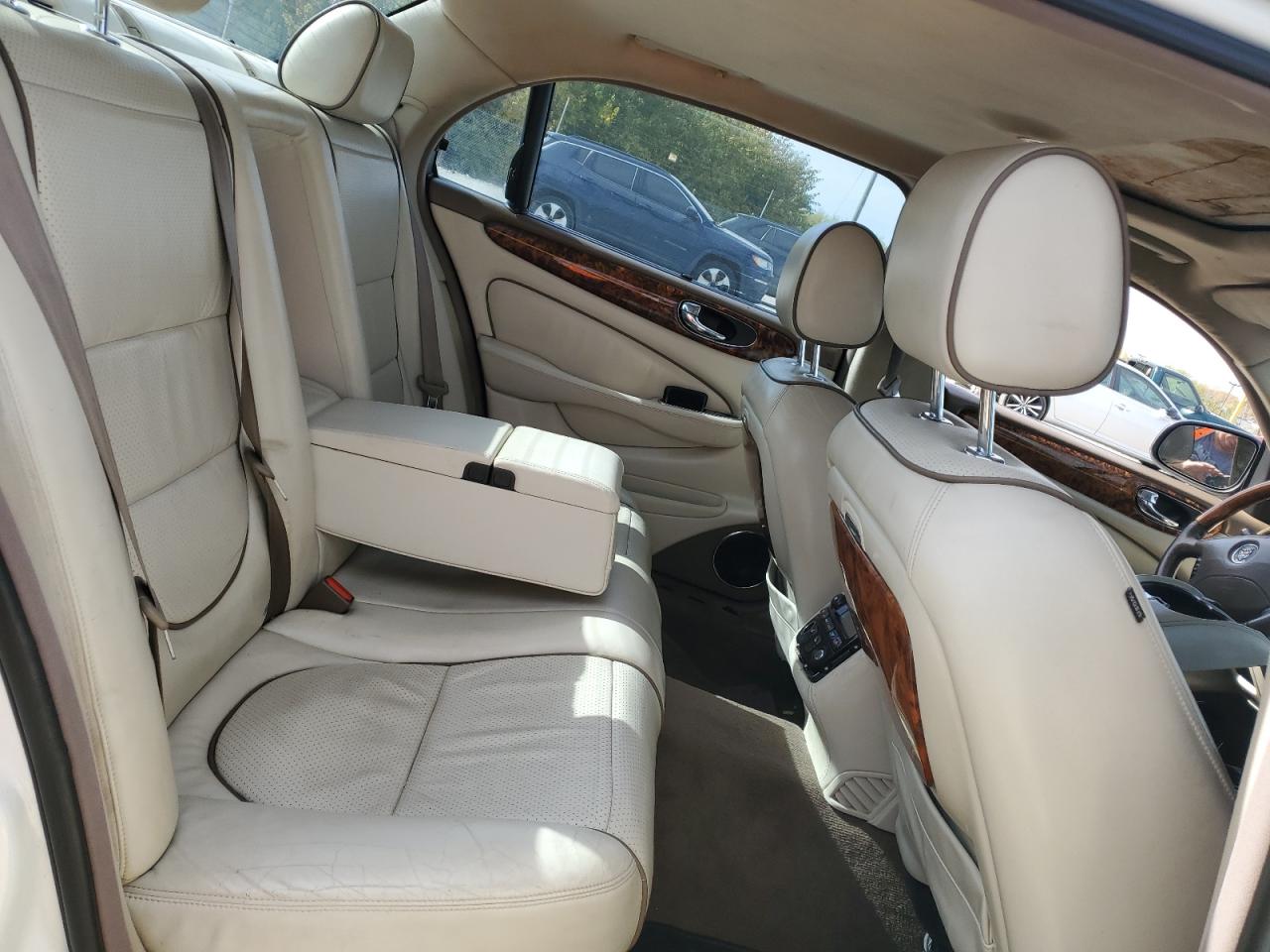 2008 Jaguar Xj Vanden Plas White vin: SAJWA82B18SH20934