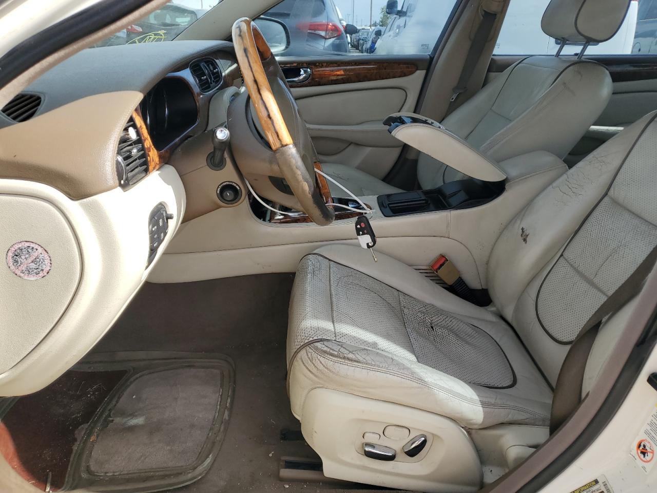 2008 Jaguar Xj Vanden Plas White vin: SAJWA82B18SH20934