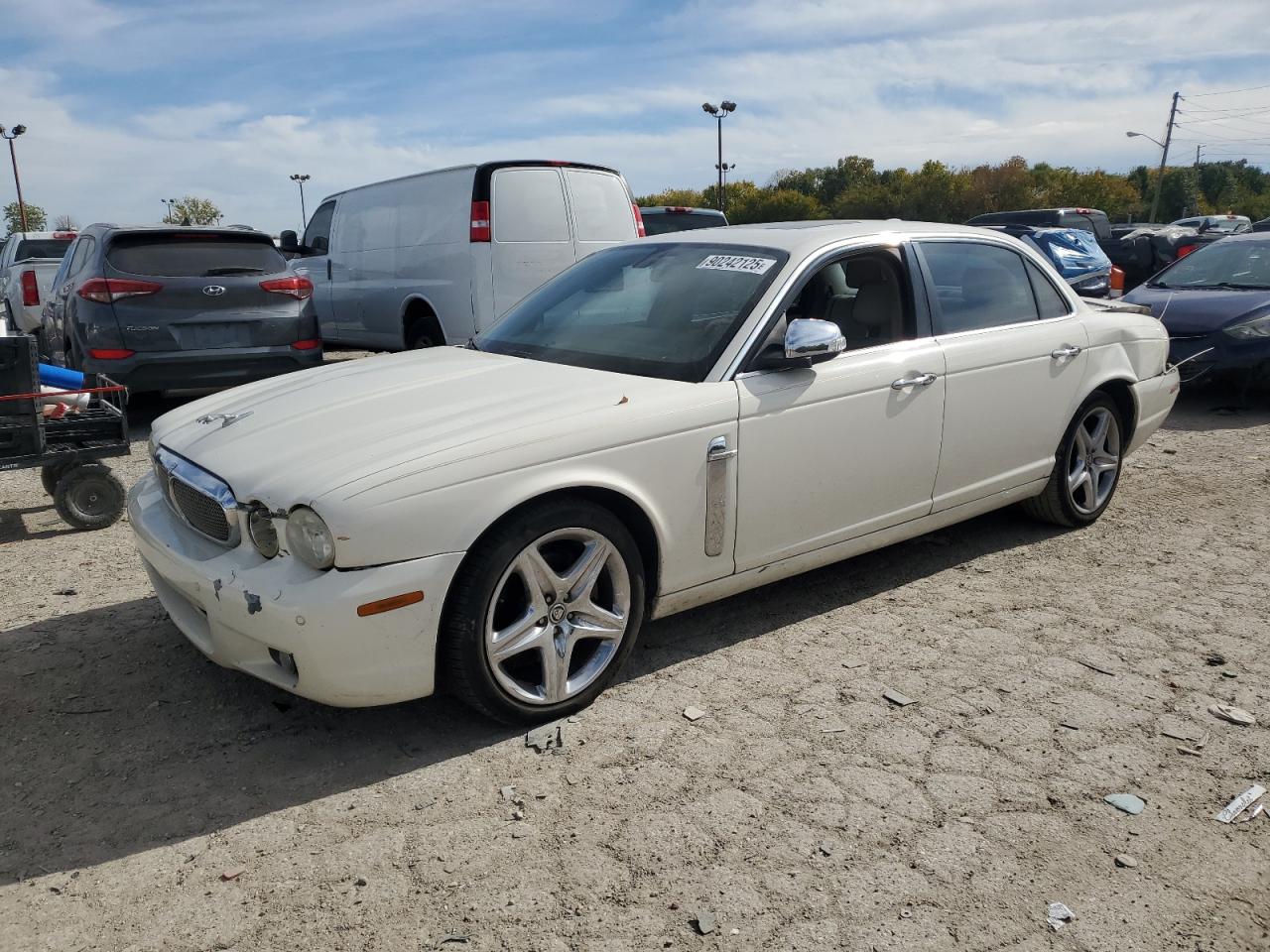 2008 Jaguar Xj Vanden Plas White vin: SAJWA82B18SH20934