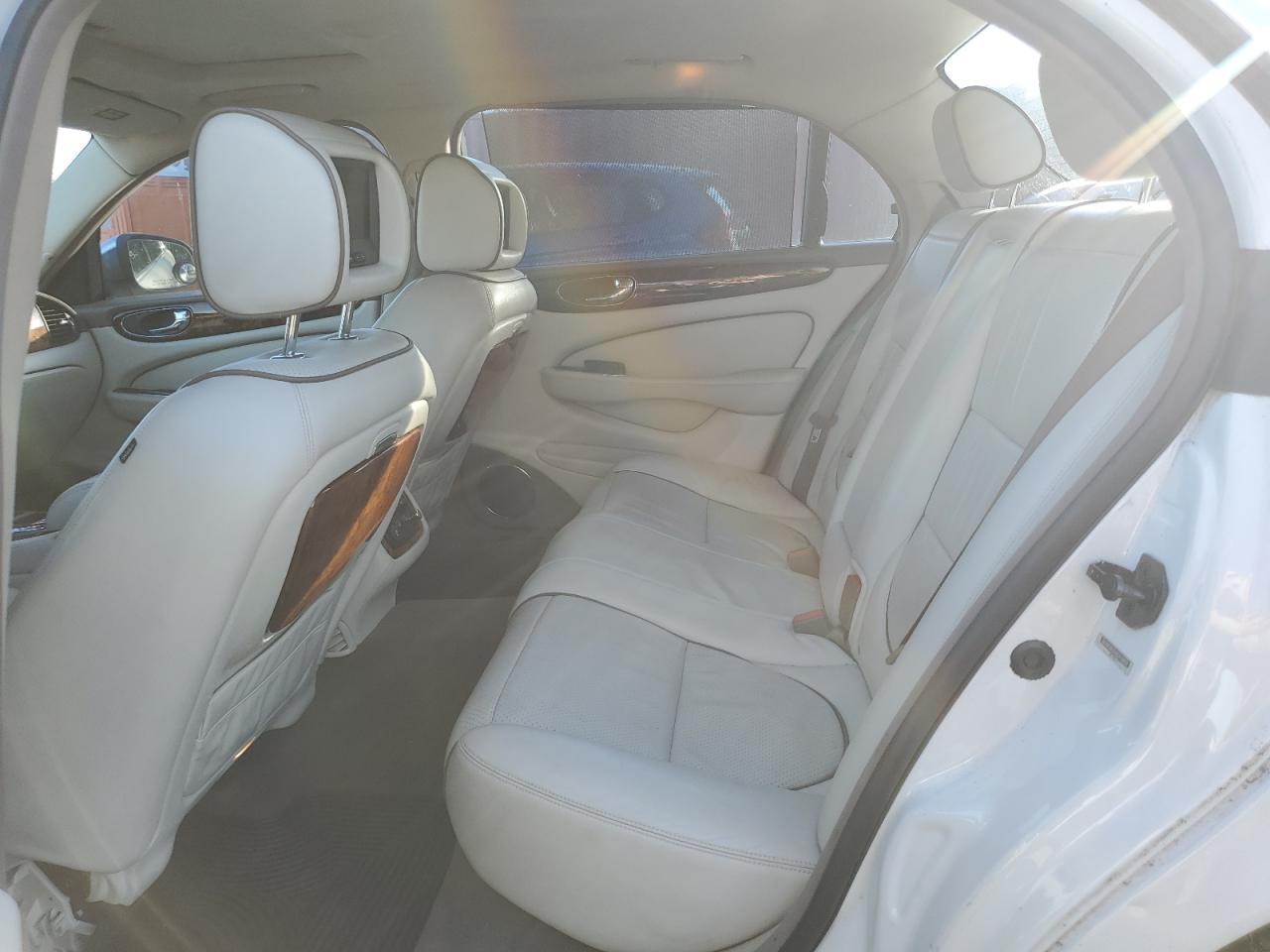 2008 Jaguar Xj Vanden Plas White vin: SAJWA82B48SH19955