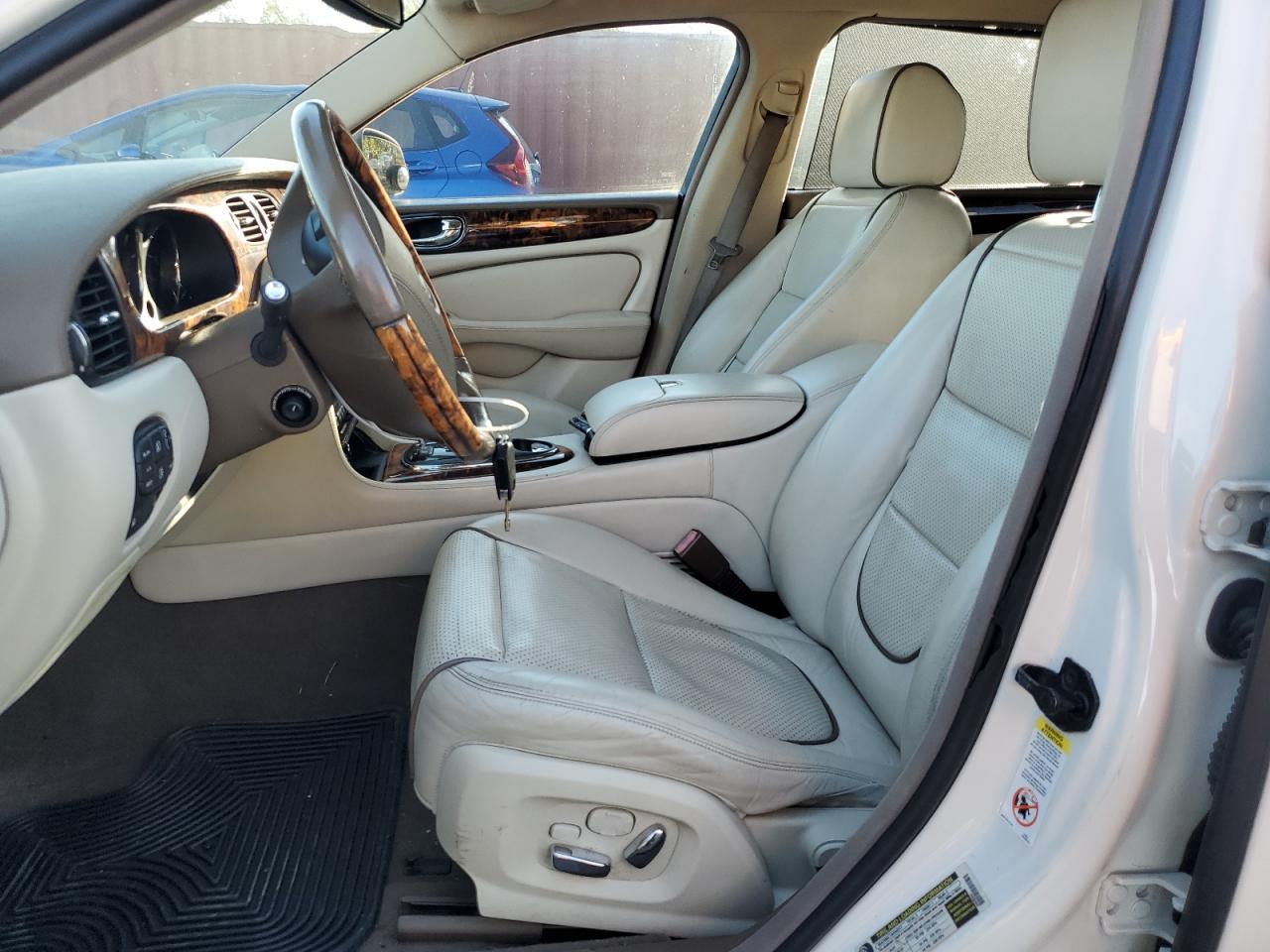 2008 Jaguar Xj Vanden Plas White vin: SAJWA82B48SH19955