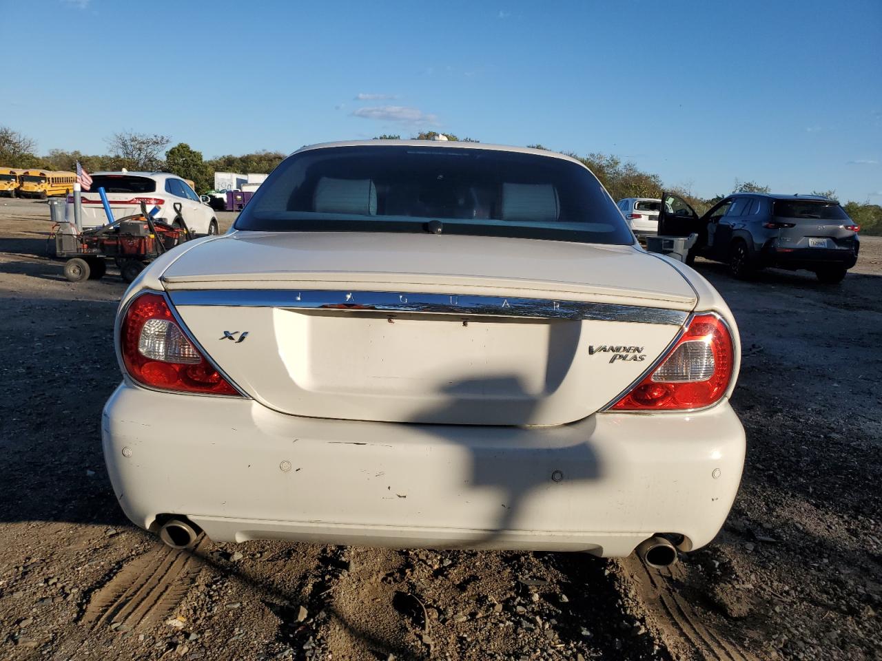 2008 Jaguar Xj Vanden Plas White vin: SAJWA82B48SH19955