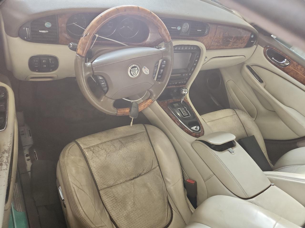 2008 Jaguar Xj Vanden Plas Two Tone vin: SAJWA82B48SH22922