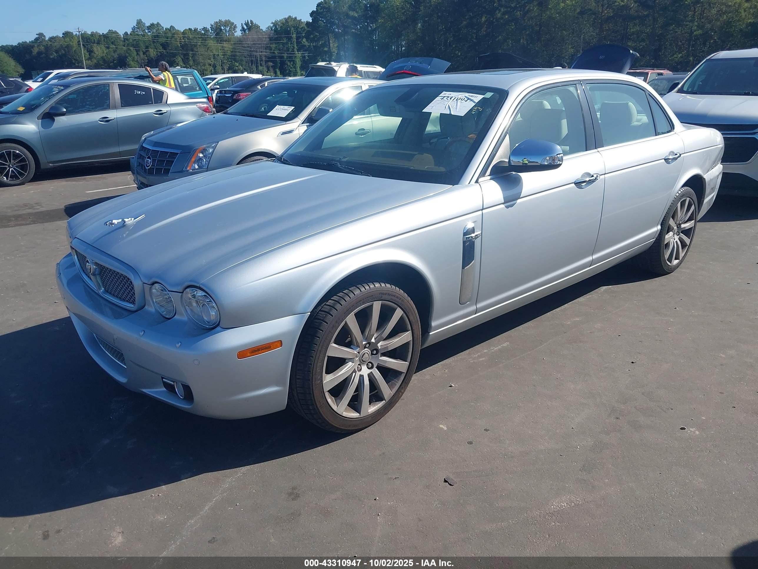 2008 Jaguar Xj Vanden Plas Light Blue vin: SAJWA82B58SH20032