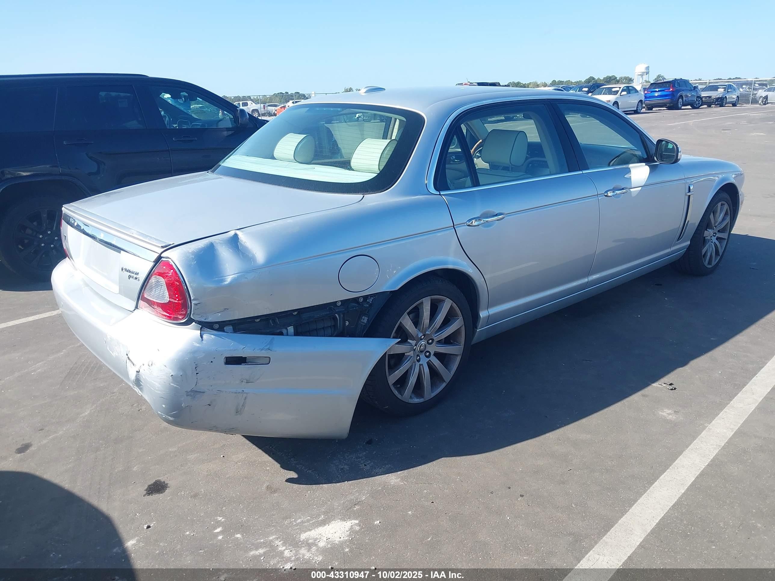 2008 Jaguar Xj Vanden Plas Light Blue vin: SAJWA82B58SH20032