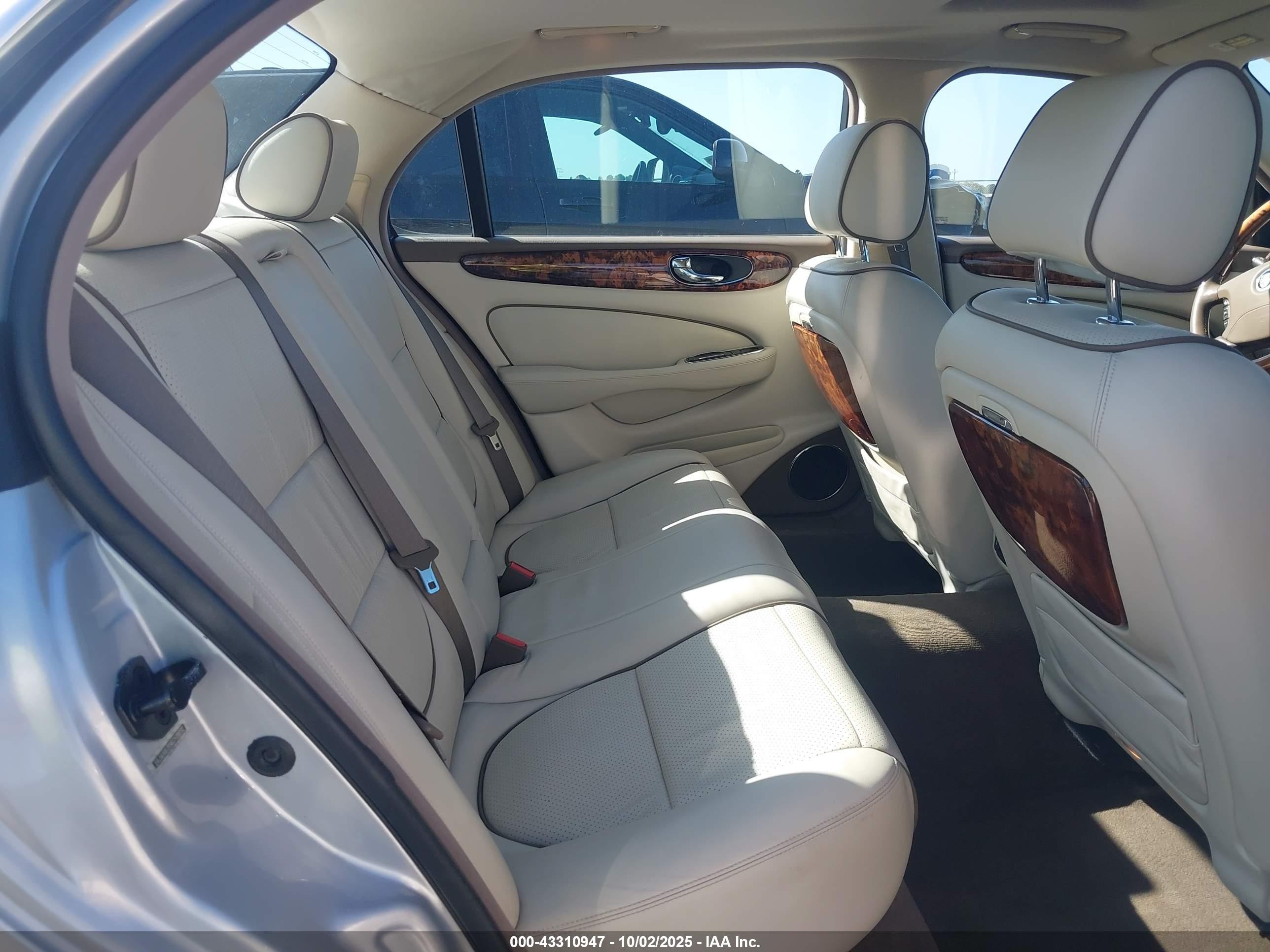 2008 Jaguar Xj Vanden Plas Light Blue vin: SAJWA82B58SH20032