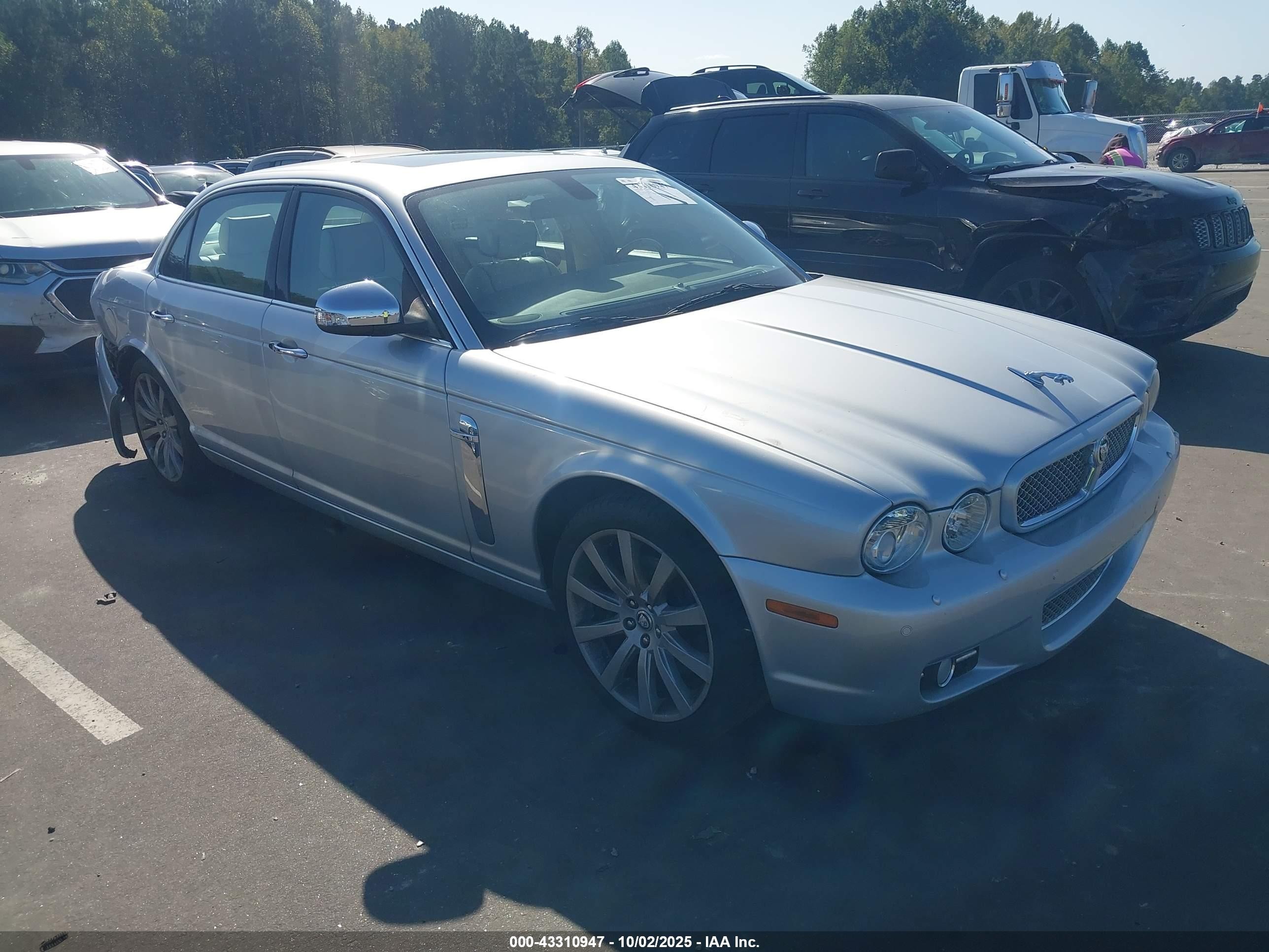 2008 Jaguar Xj Vanden Plas Light Blue vin: SAJWA82B58SH20032