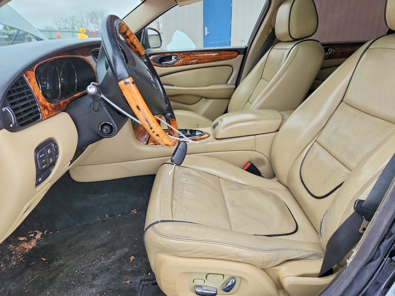 2008 Jaguar Xj Vanden Plas Black vin: SAJWA82B58SH22752