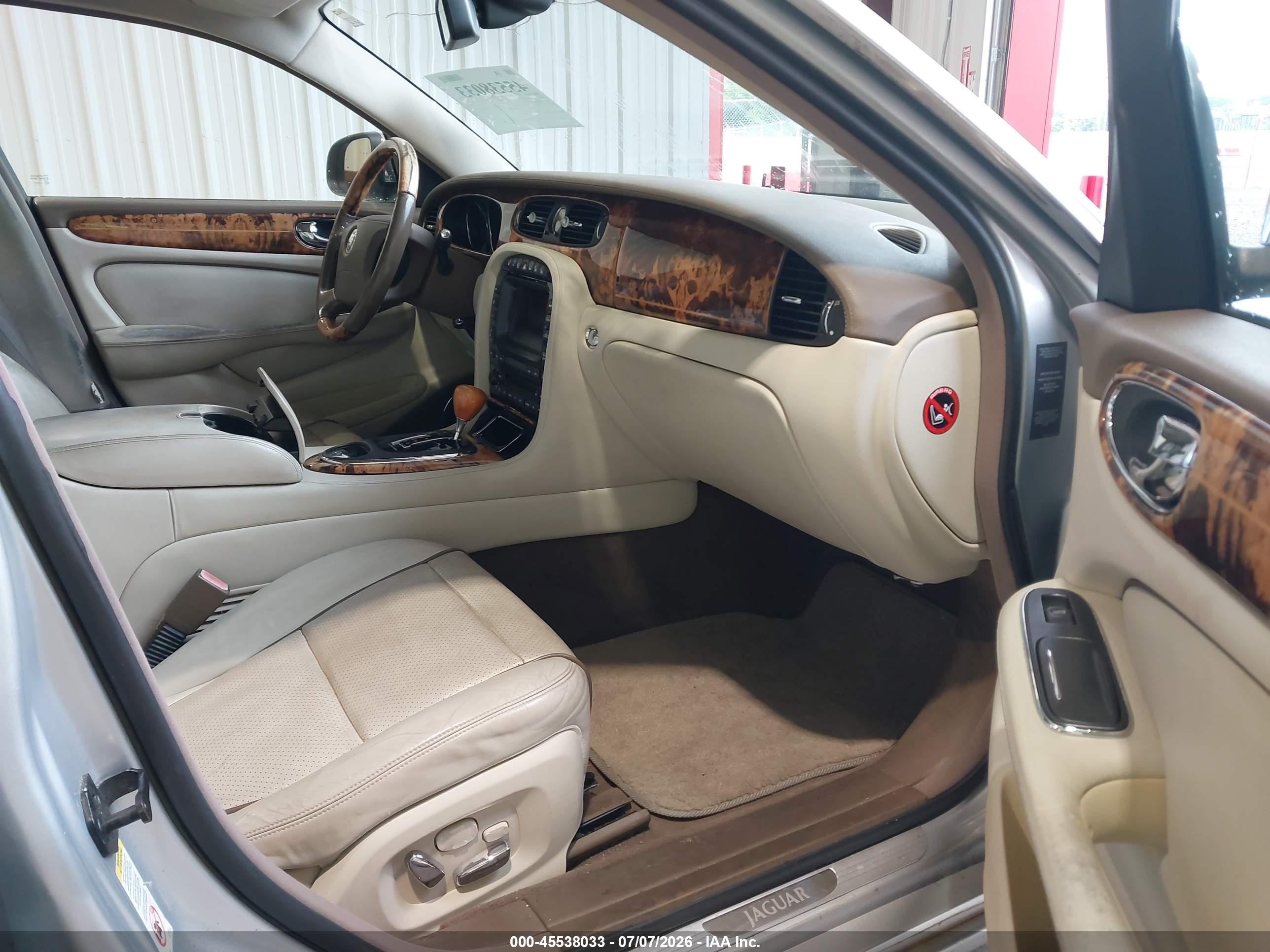2008 Jaguar Xj Vanden Plas Silver vin: SAJWA82B58SH23187