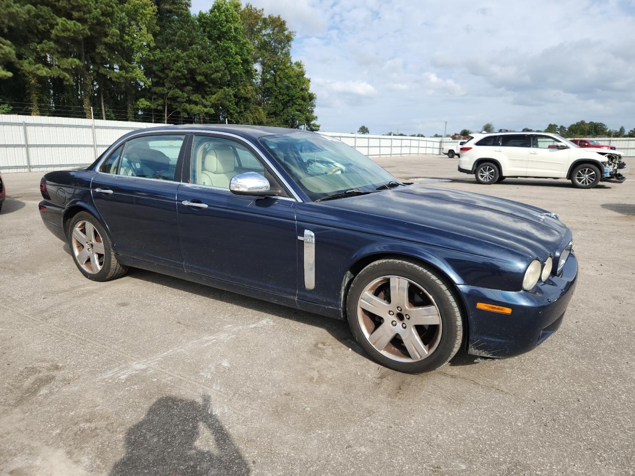 2008 Jaguar Xj Vanden Plas Blue vin: SAJWA82B68SH23893