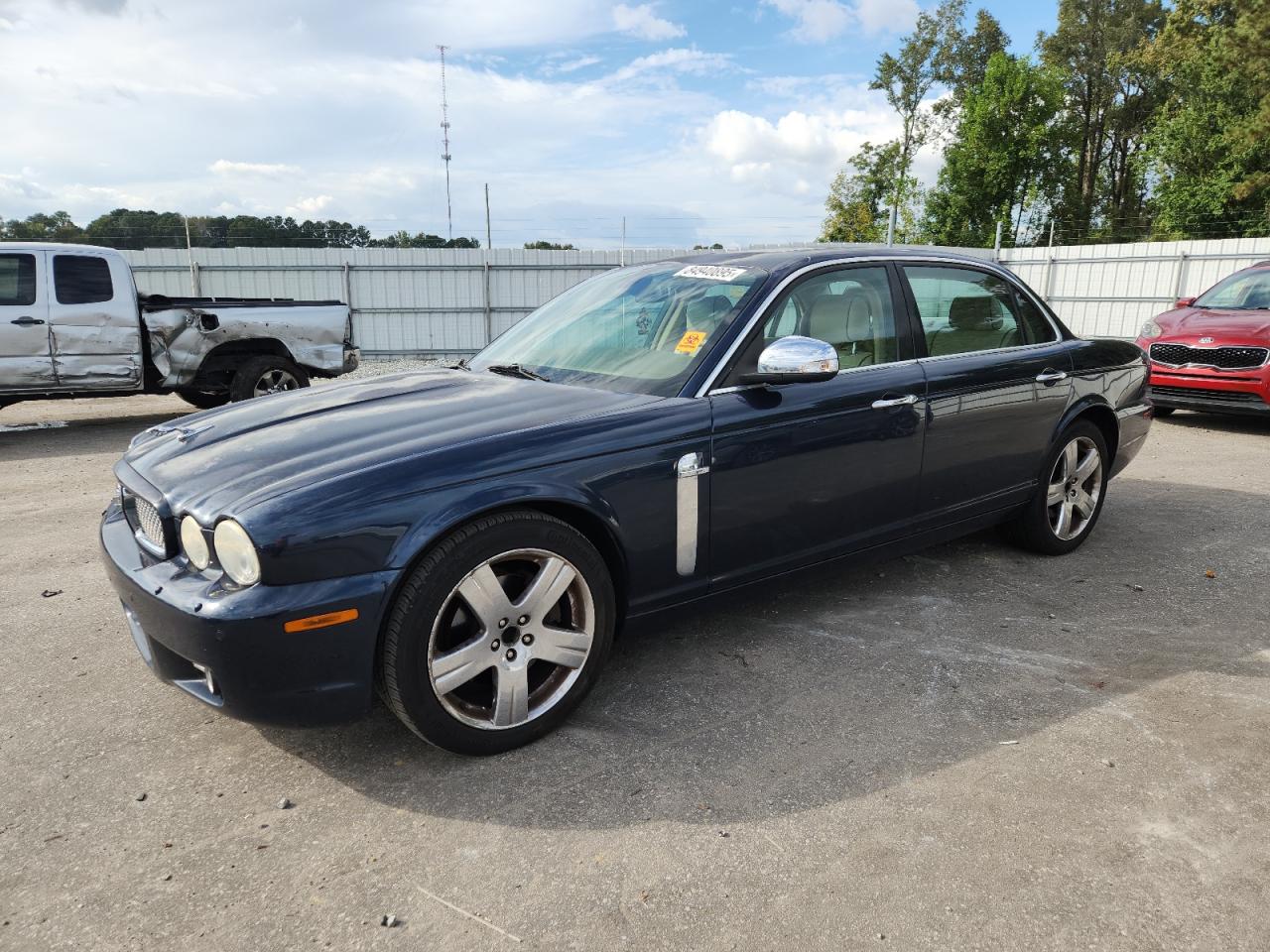 2008 Jaguar Xj Vanden Plas Blue vin: SAJWA82B68SH23893