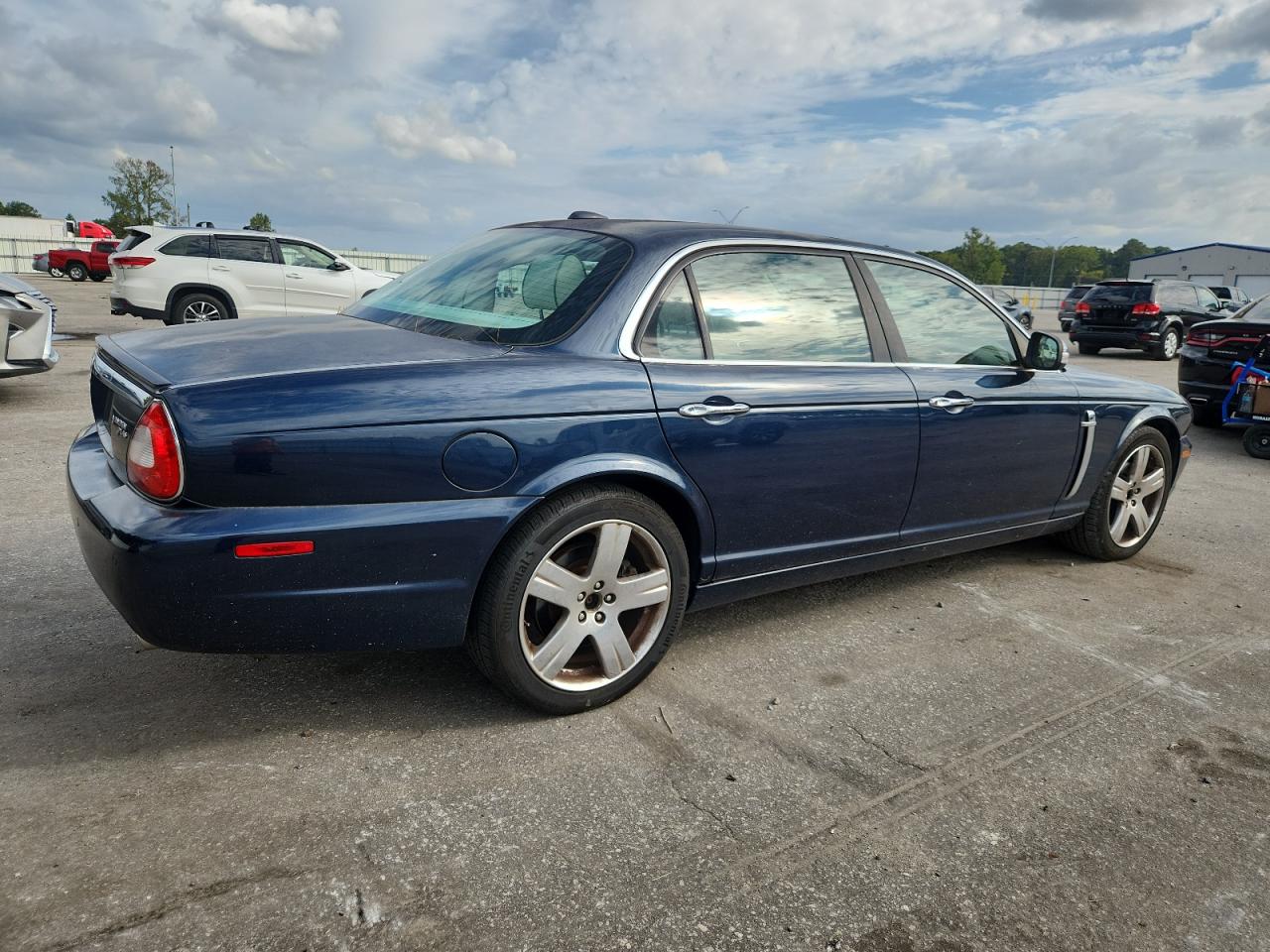 2008 Jaguar Xj Vanden Plas Blue vin: SAJWA82B68SH23893