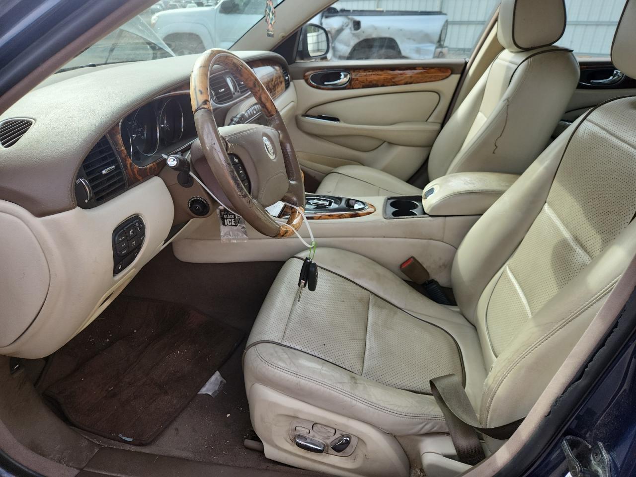 2008 Jaguar Xj Vanden Plas Blue vin: SAJWA82B68SH23893