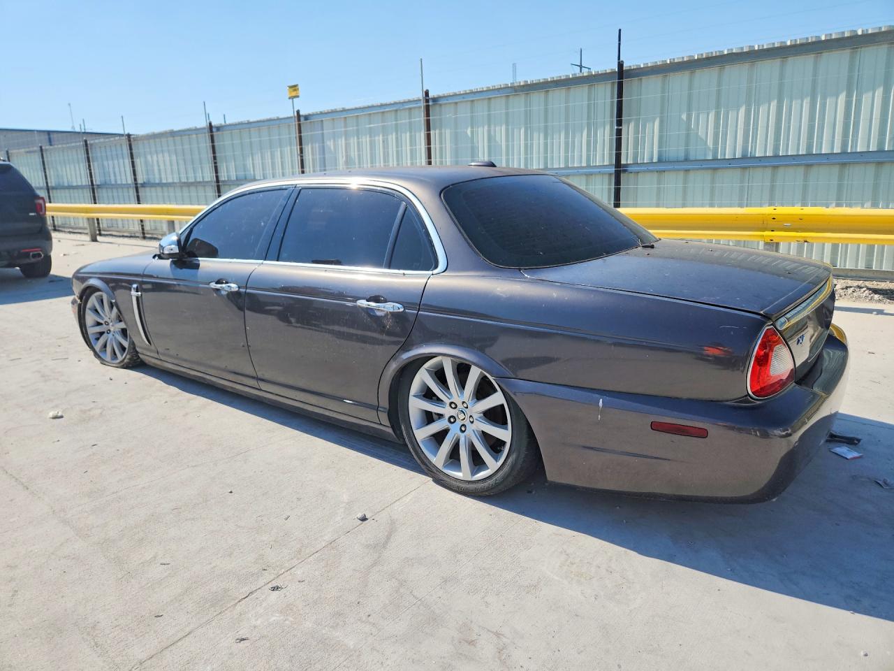 2008 Jaguar Xj Vanden Plas Gray vin: SAJWA82B98SH20583