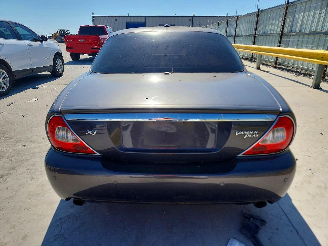 2008 Jaguar Xj Vanden Plas Gray vin: SAJWA82B98SH20583