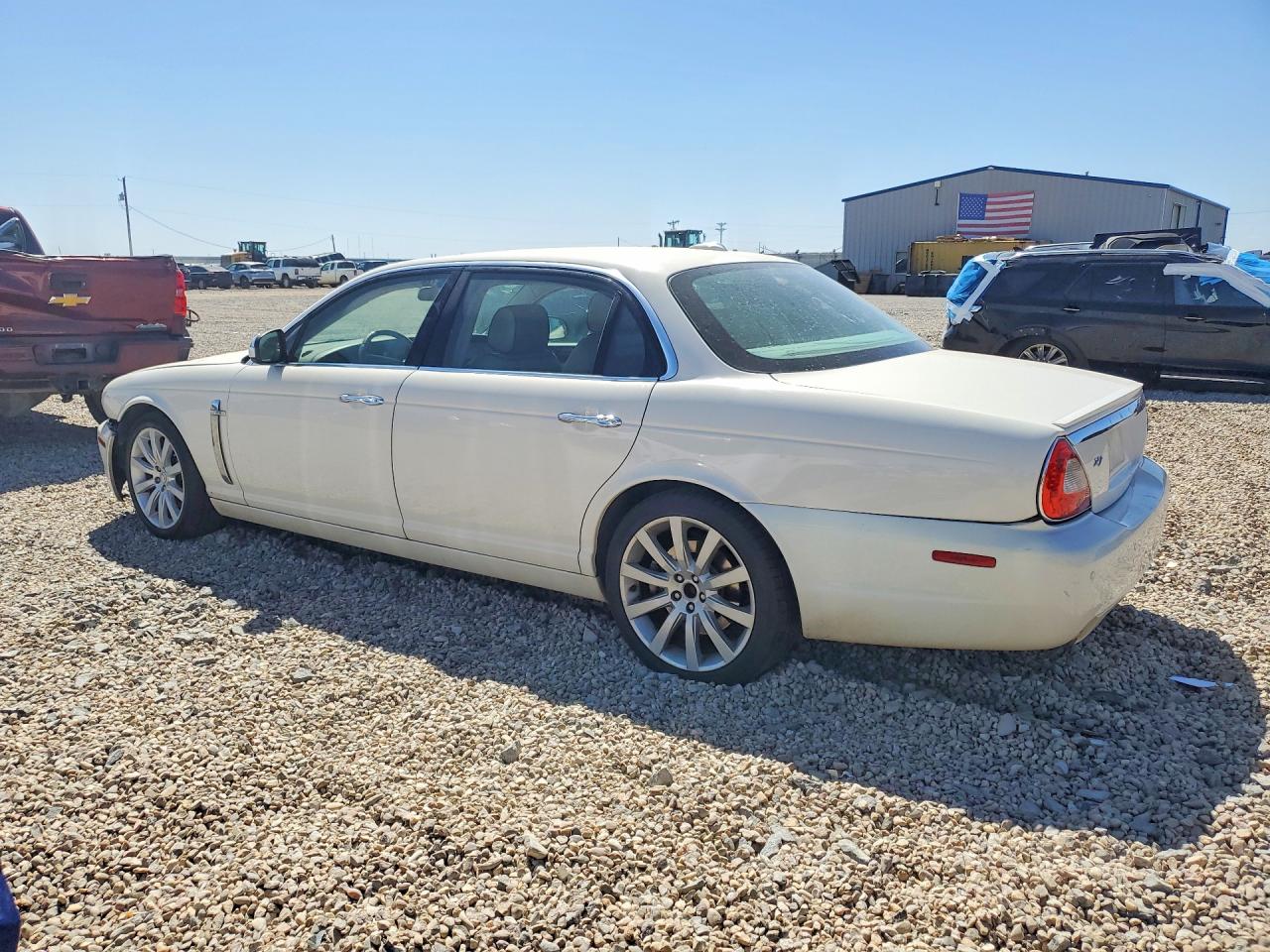 2008 Jaguar Xj Vanden Plas White vin: SAJWA82B98SH26786