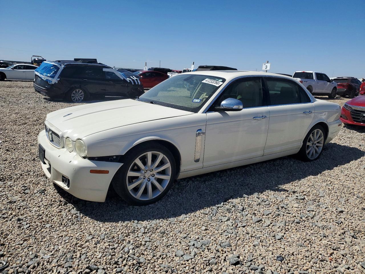 2008 Jaguar Xj Vanden Plas White vin: SAJWA82B98SH26786