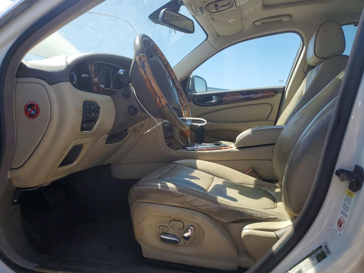 2008 Jaguar Xj Vanden Plas White vin: SAJWA82B98SH26786
