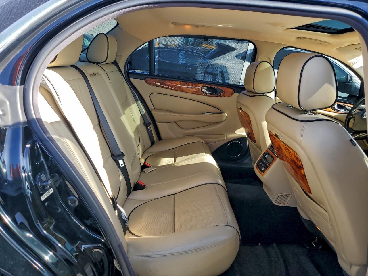 2008 Jaguar Xj Vanden Plas Black vin: SAJWA82BX8SH19264