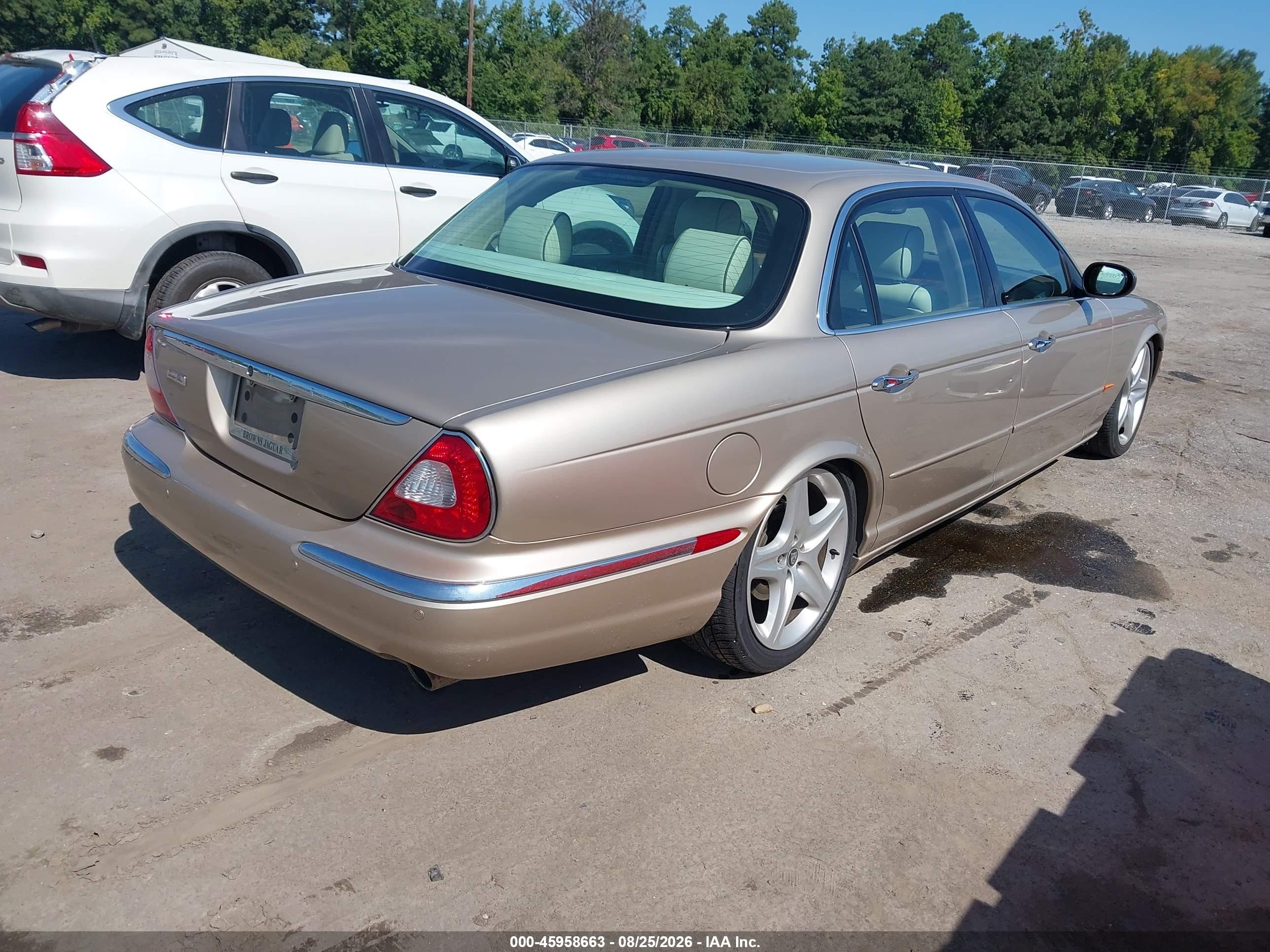 2005 Jaguar Xj Vanden Plas Gold vin: SAJWA82C15SG43292