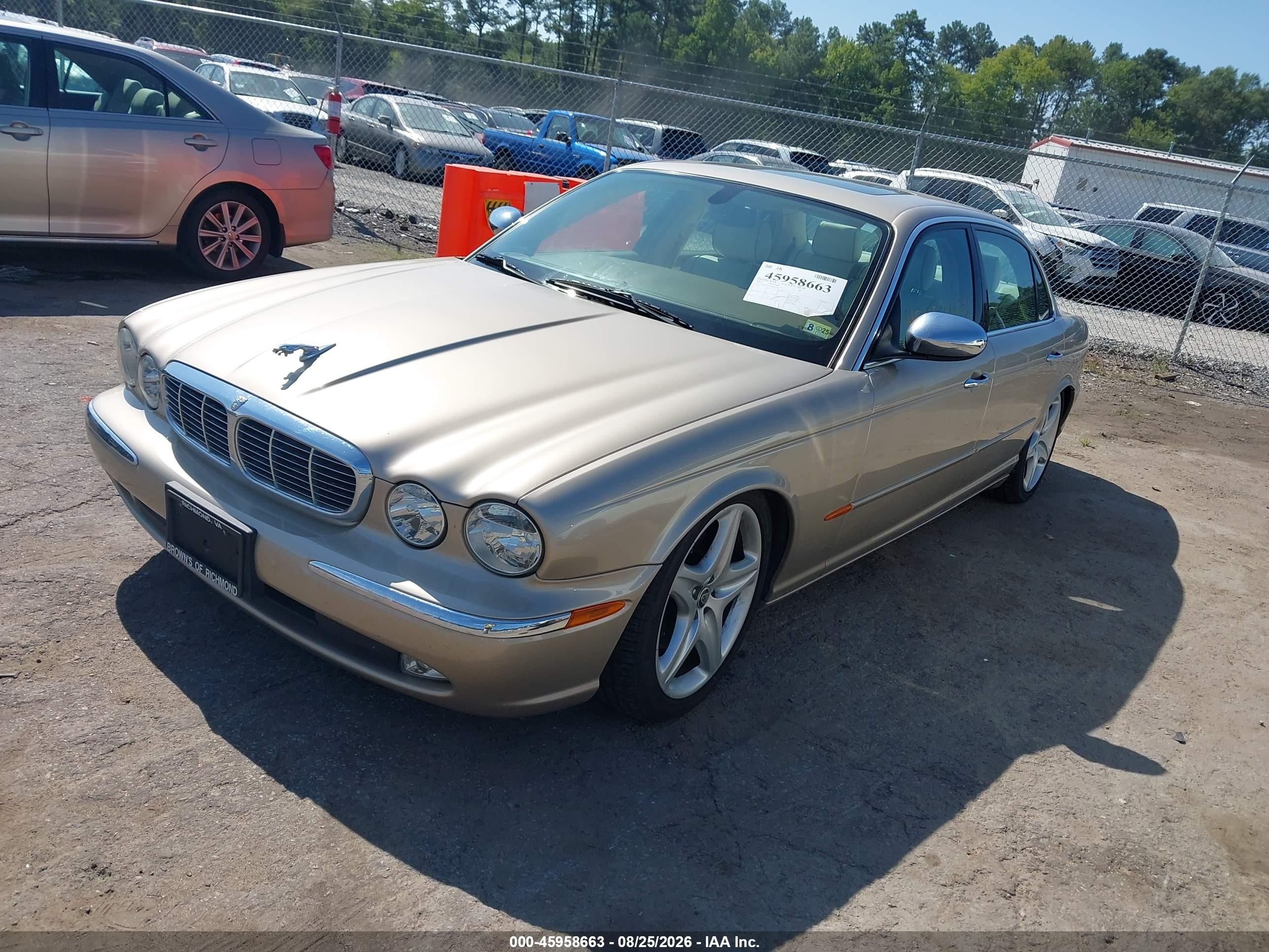2005 Jaguar Xj Vanden Plas Gold vin: SAJWA82C15SG43292