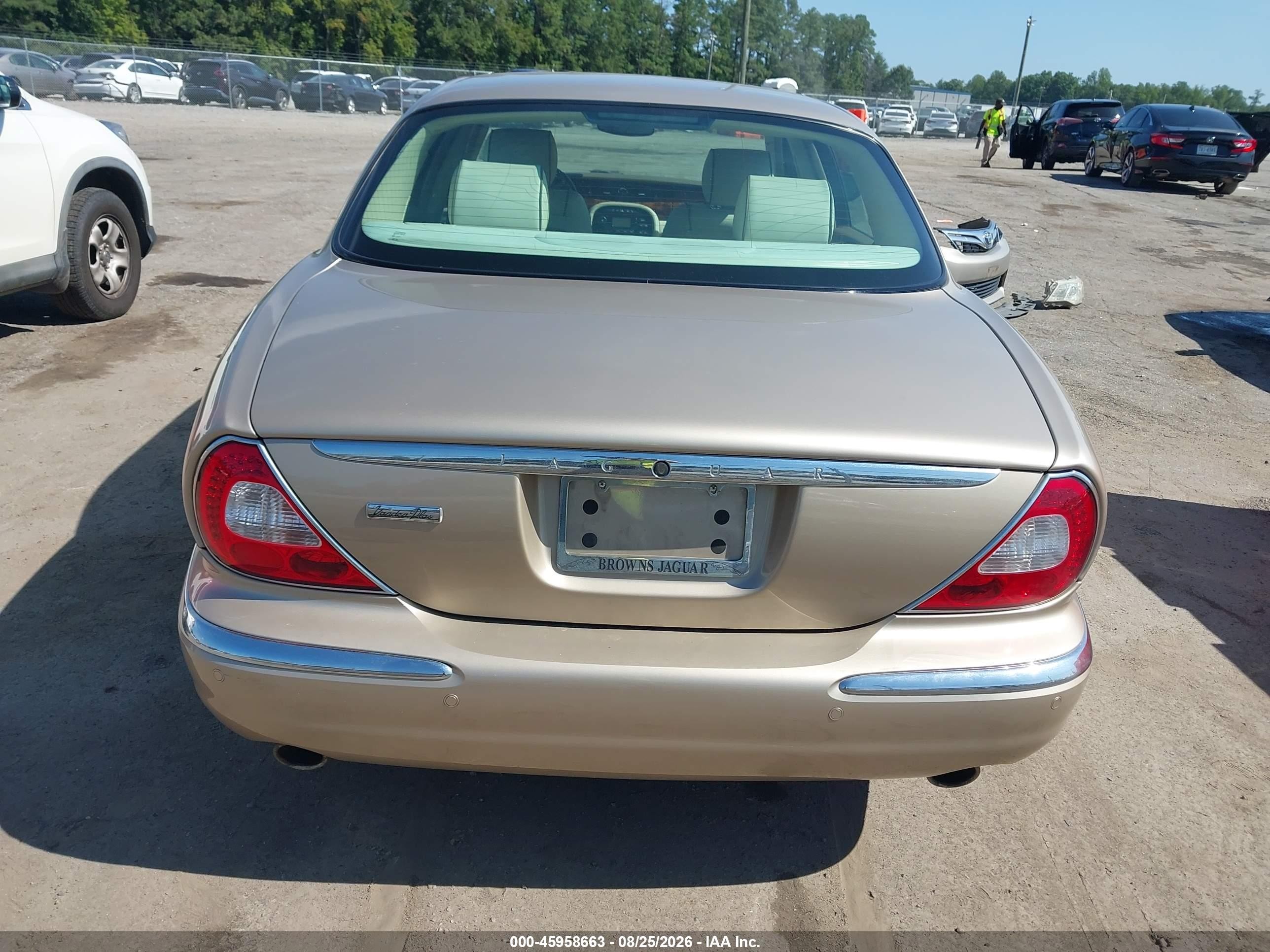 2005 Jaguar Xj Vanden Plas Gold vin: SAJWA82C15SG43292