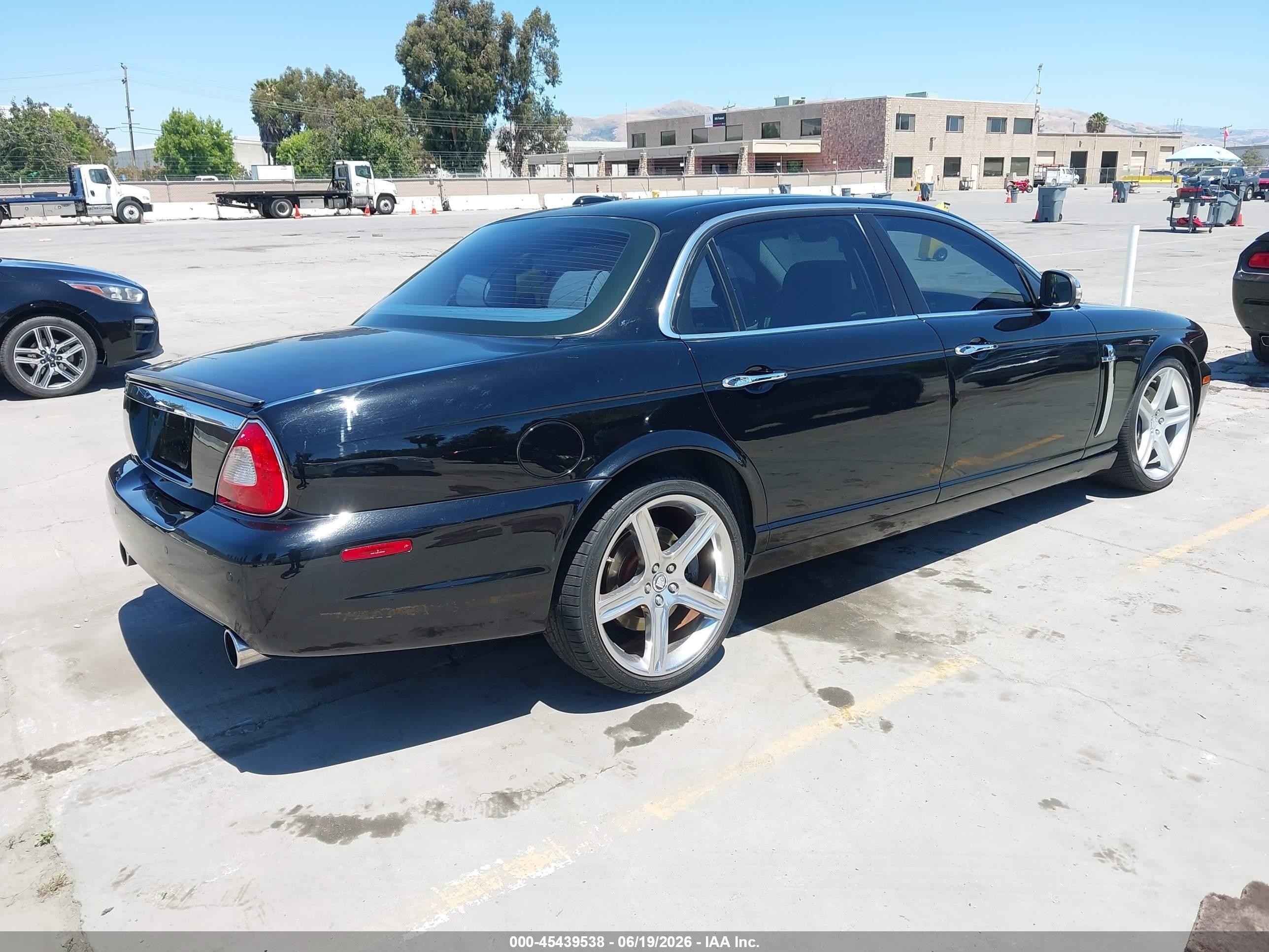 2008 Jaguar Xj Super V8 Black vin: SAJWA82C28TH26096