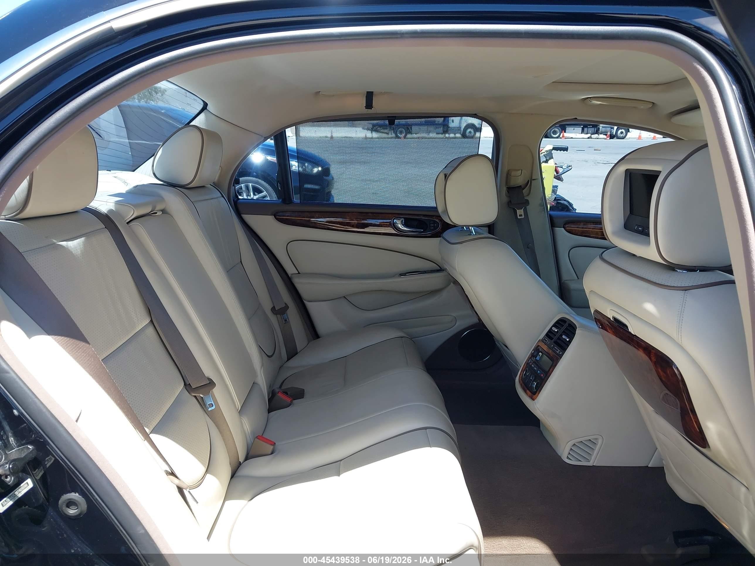 2008 Jaguar Xj Super V8 Black vin: SAJWA82C28TH26096