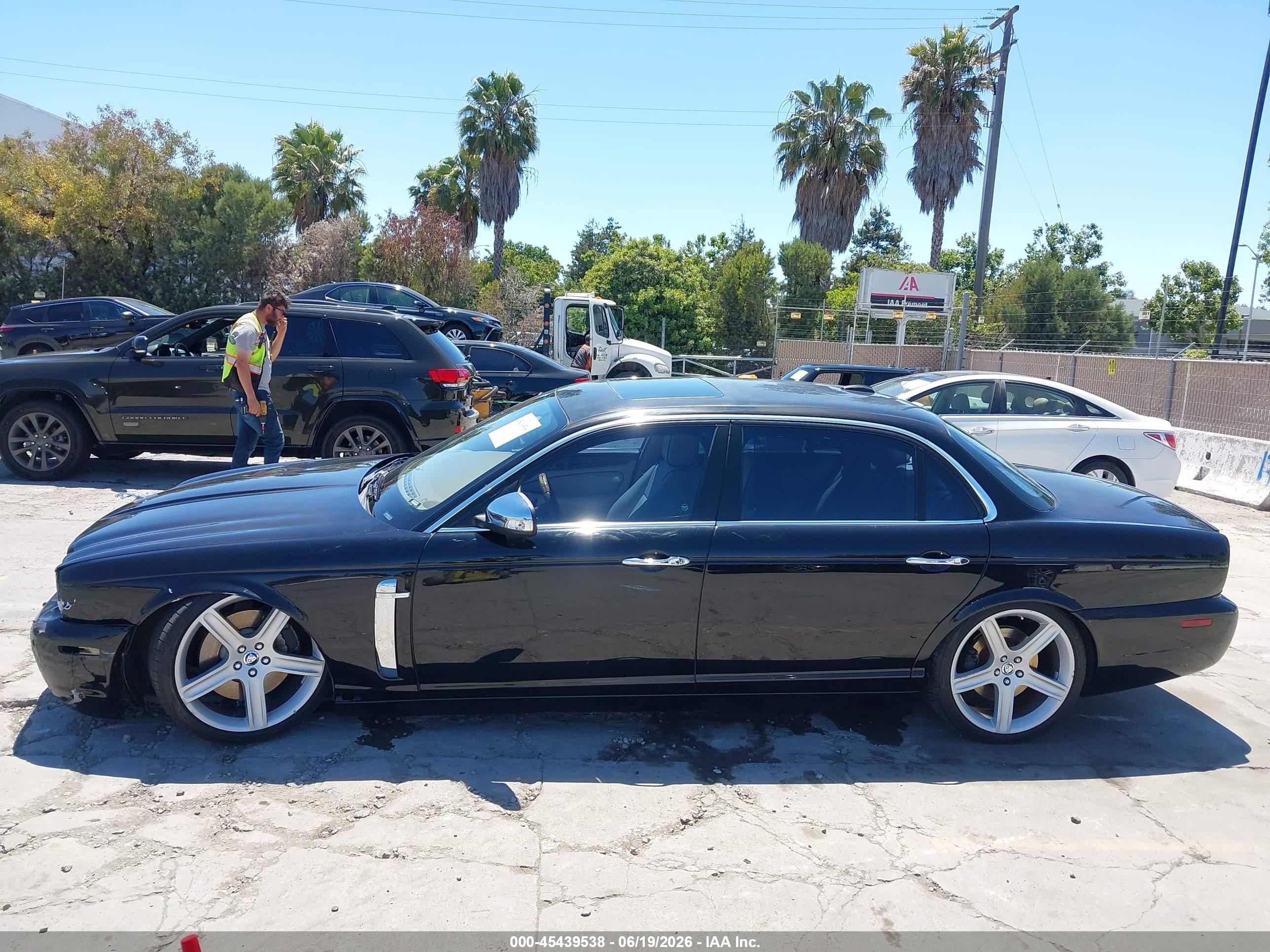 2008 Jaguar Xj Super V8 Black vin: SAJWA82C28TH26096