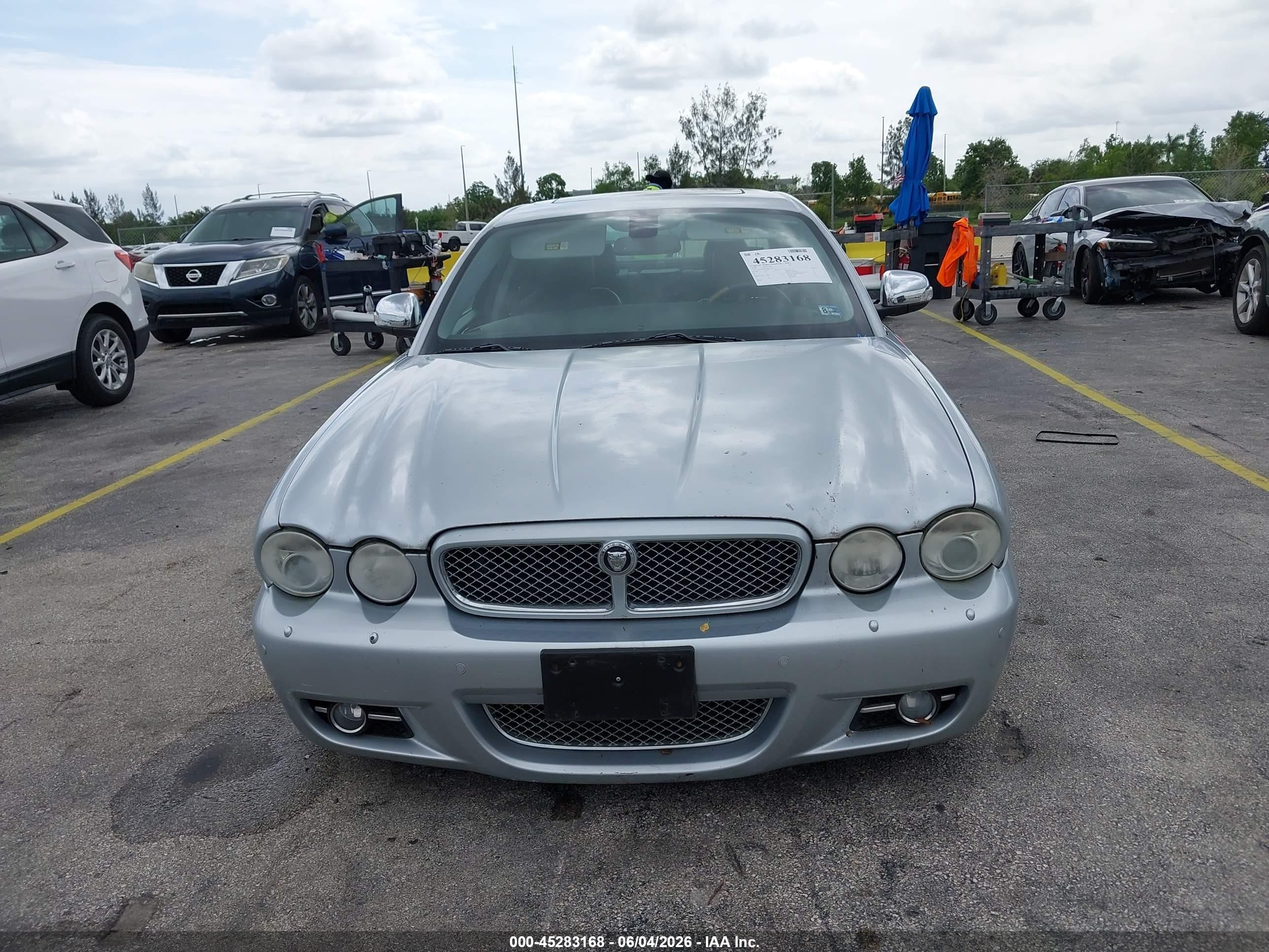 2008 Jaguar Xj Super V8 Silver vin: SAJWA82C38TH21537