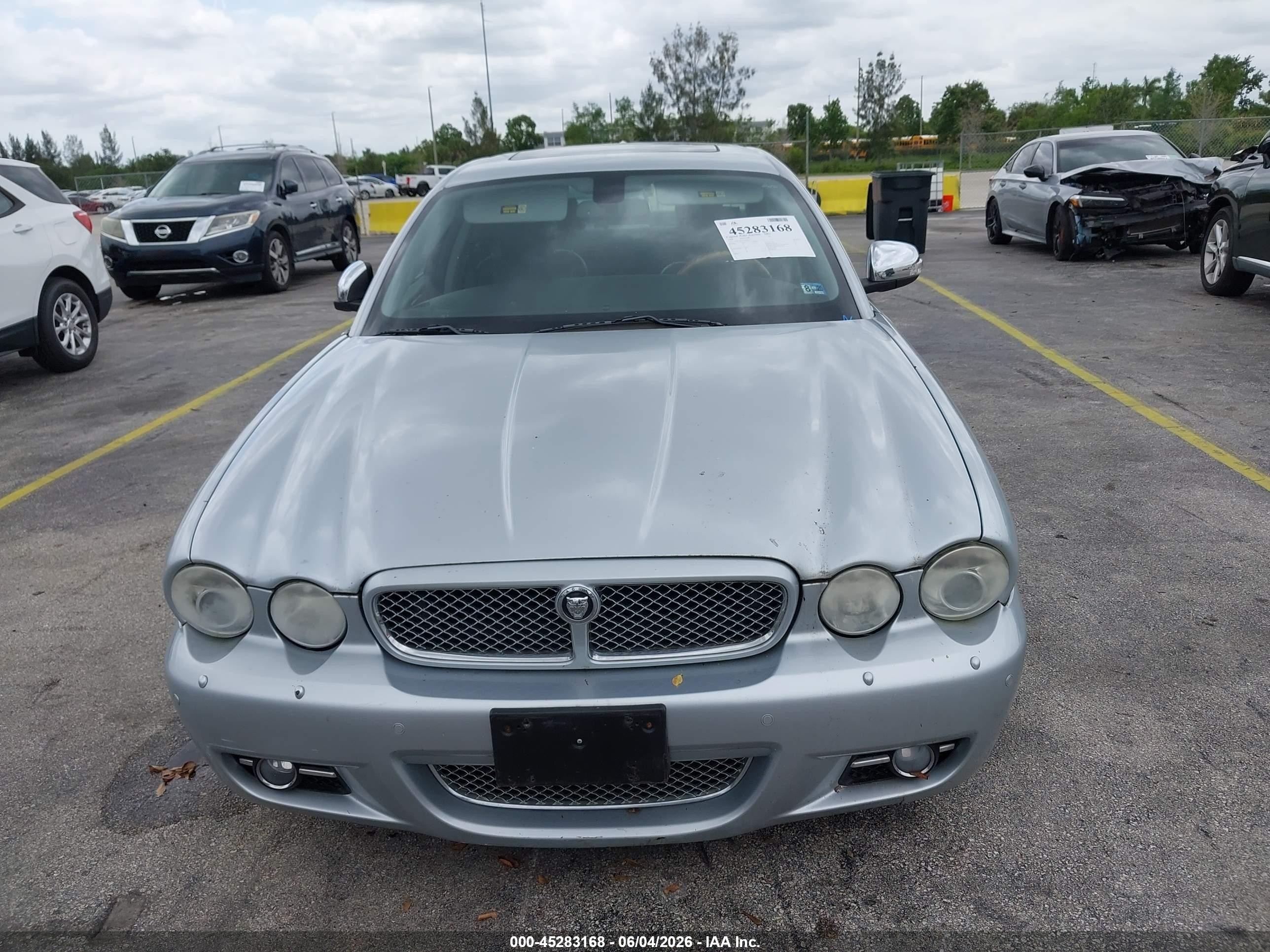 2008 Jaguar Xj Super V8 Silver vin: SAJWA82C38TH21537