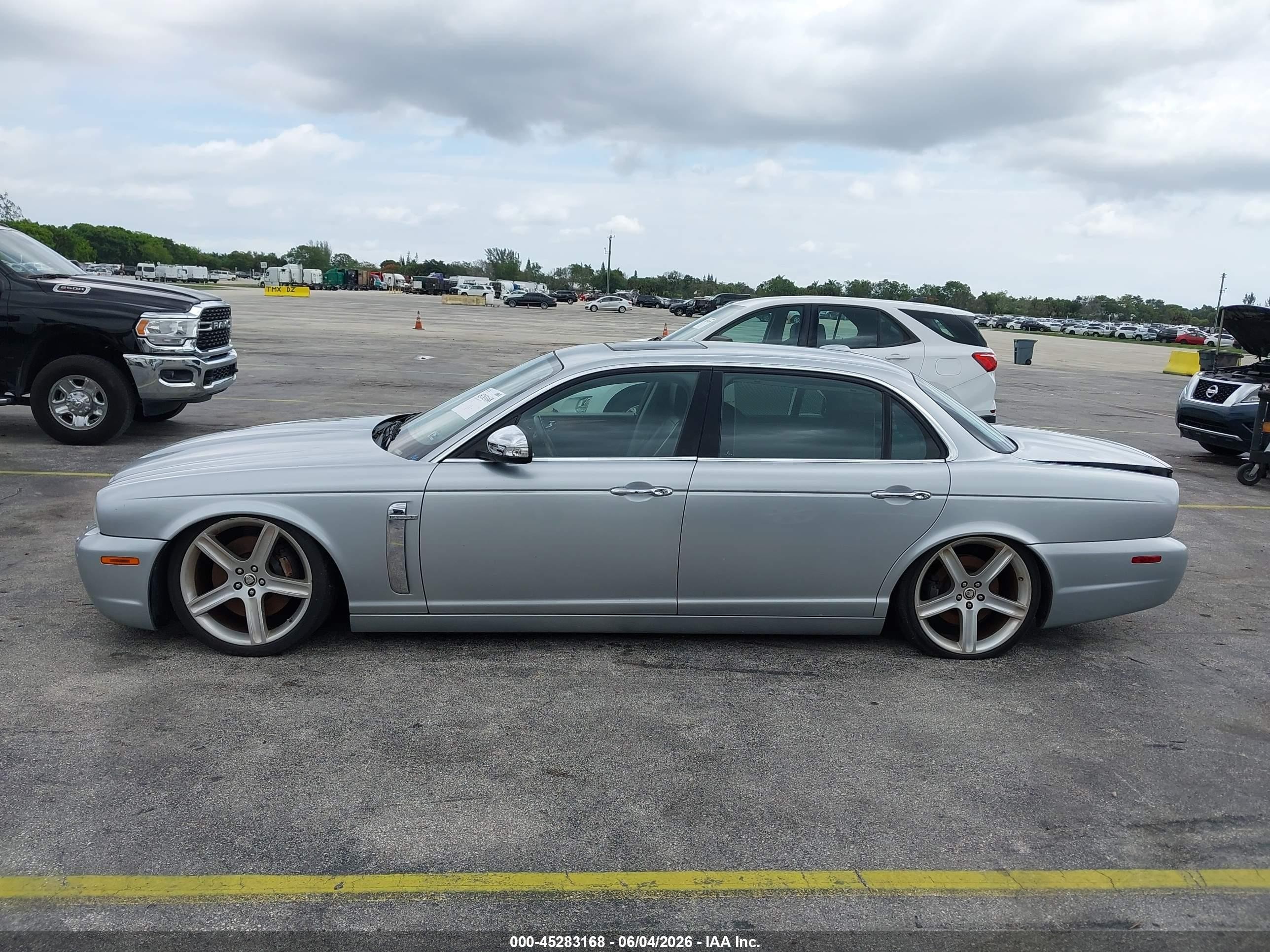 2008 Jaguar Xj Super V8 Silver vin: SAJWA82C38TH21537