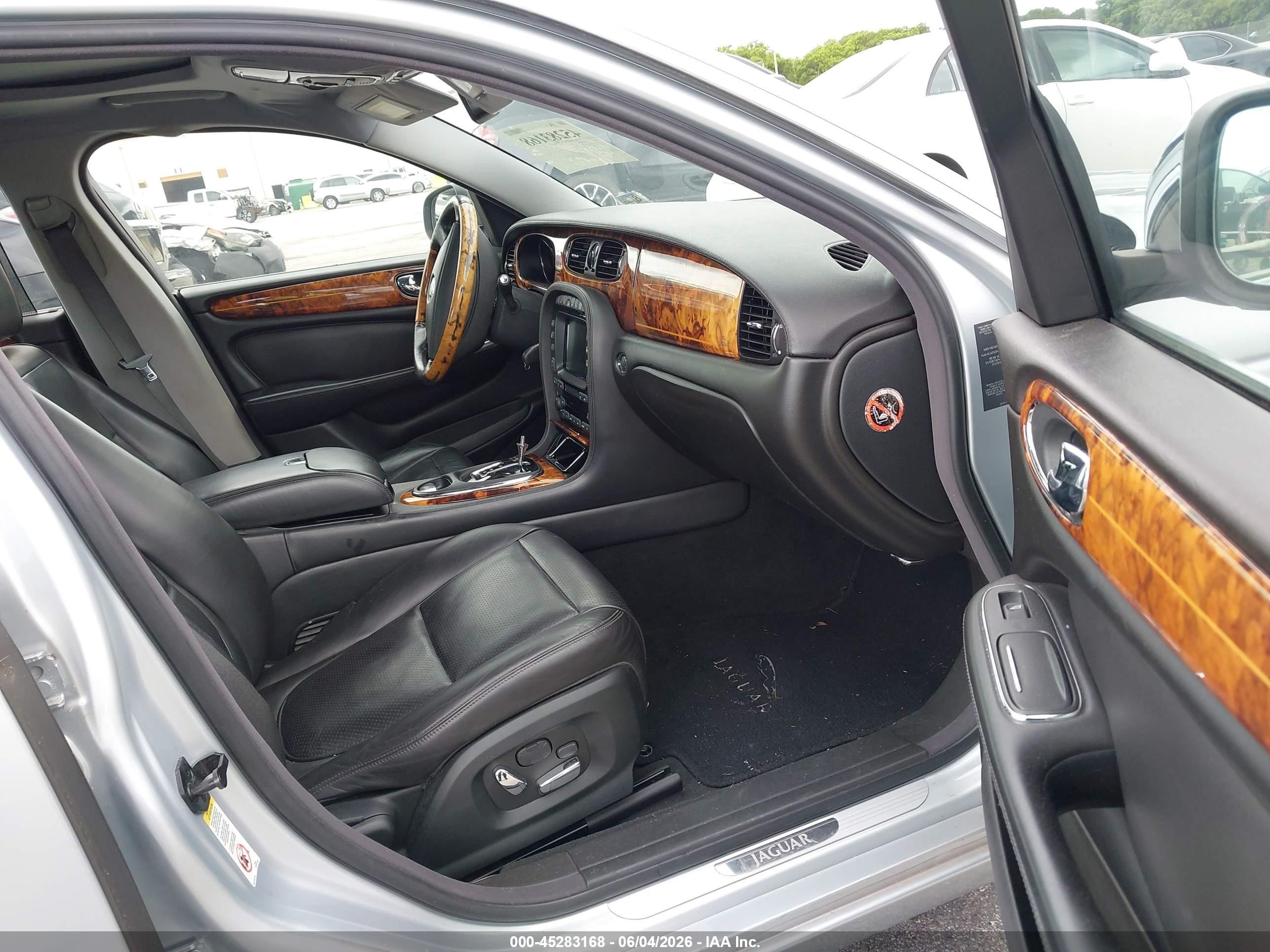 2008 Jaguar Xj Super V8 Silver vin: SAJWA82C38TH21537